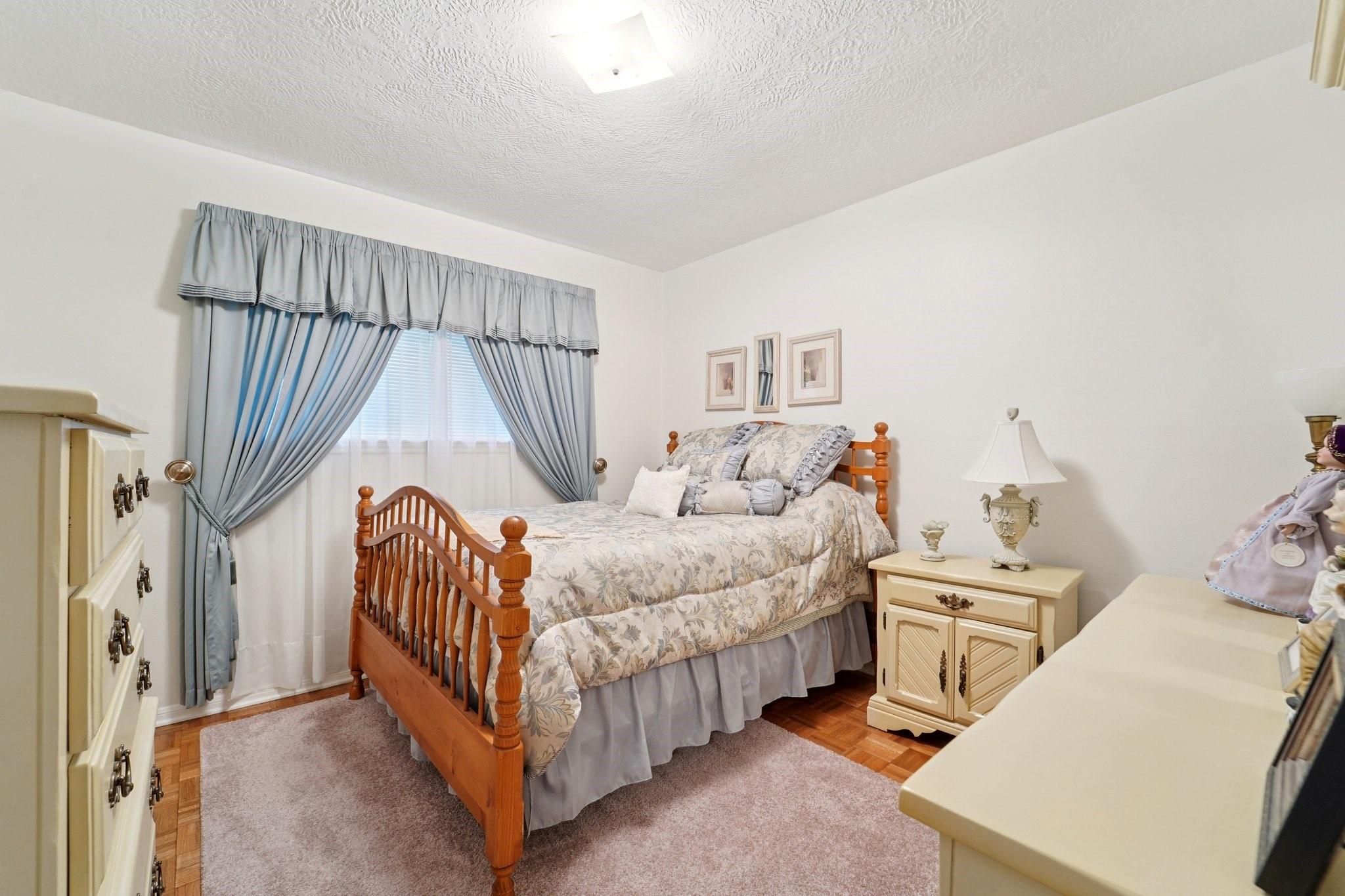 5923 Pinewood Springs Drive