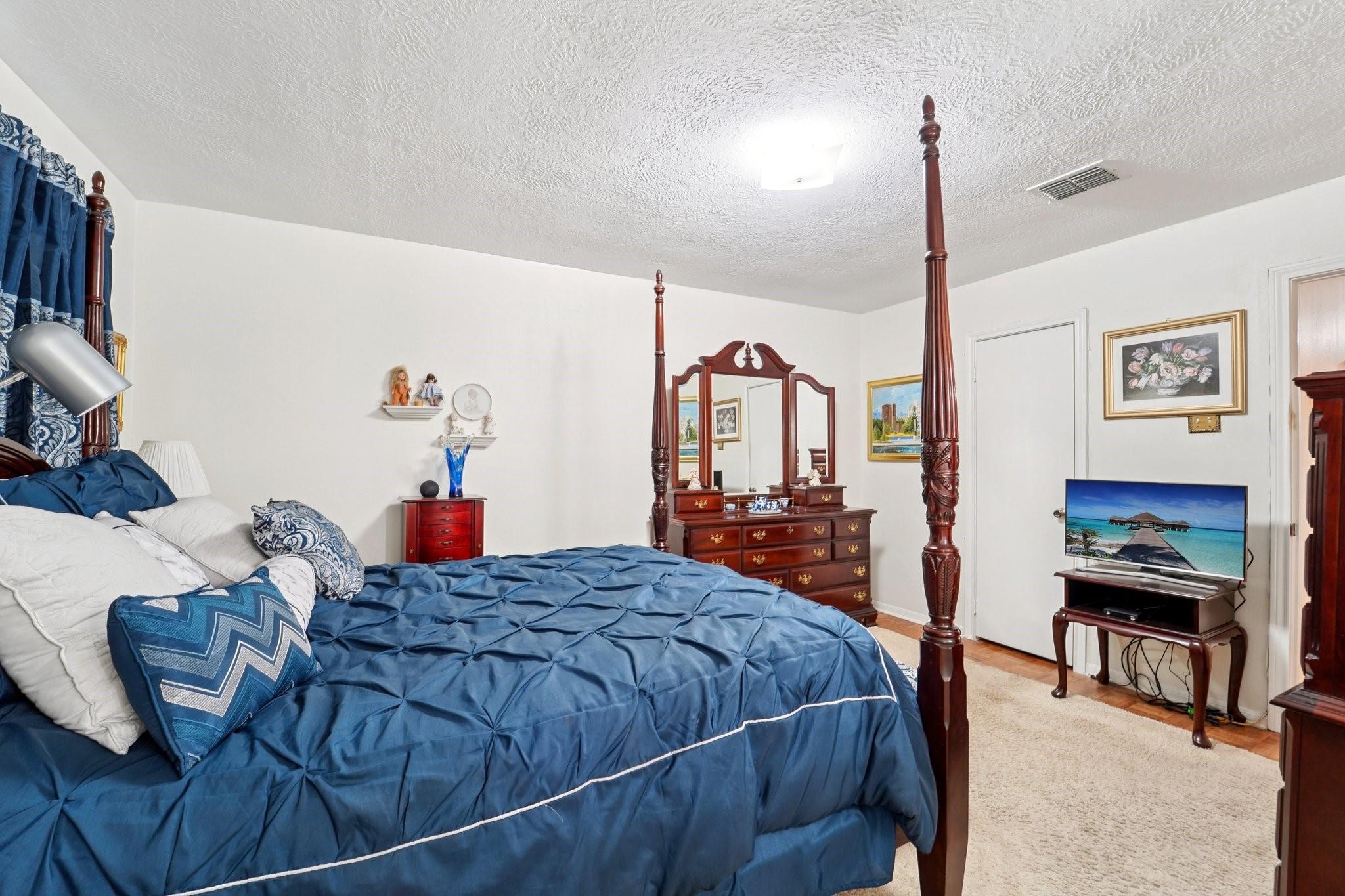 5923 Pinewood Springs Drive