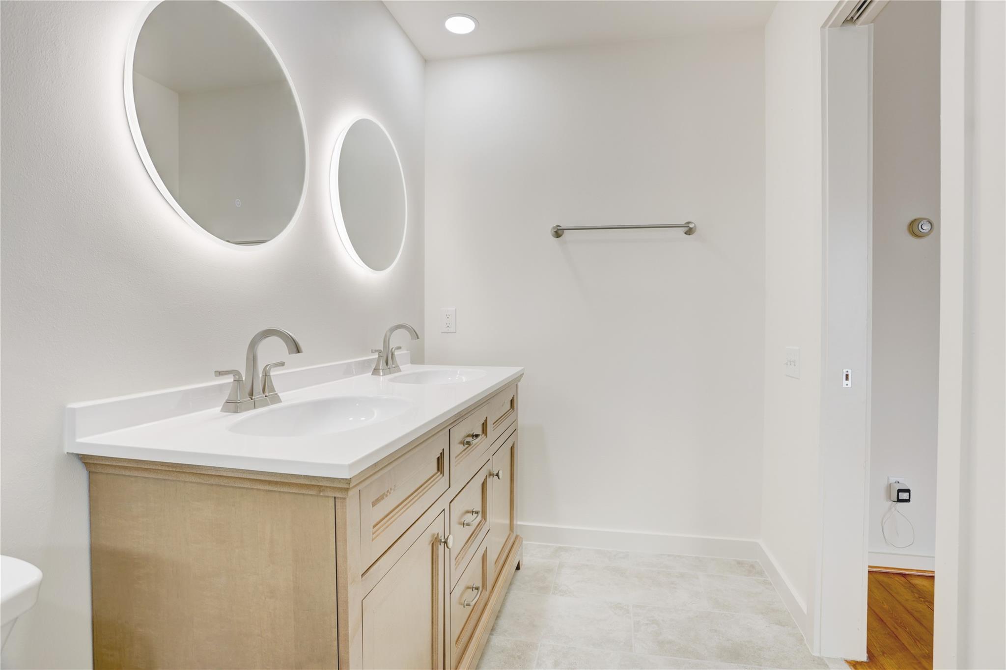 2720 Chenevert Street