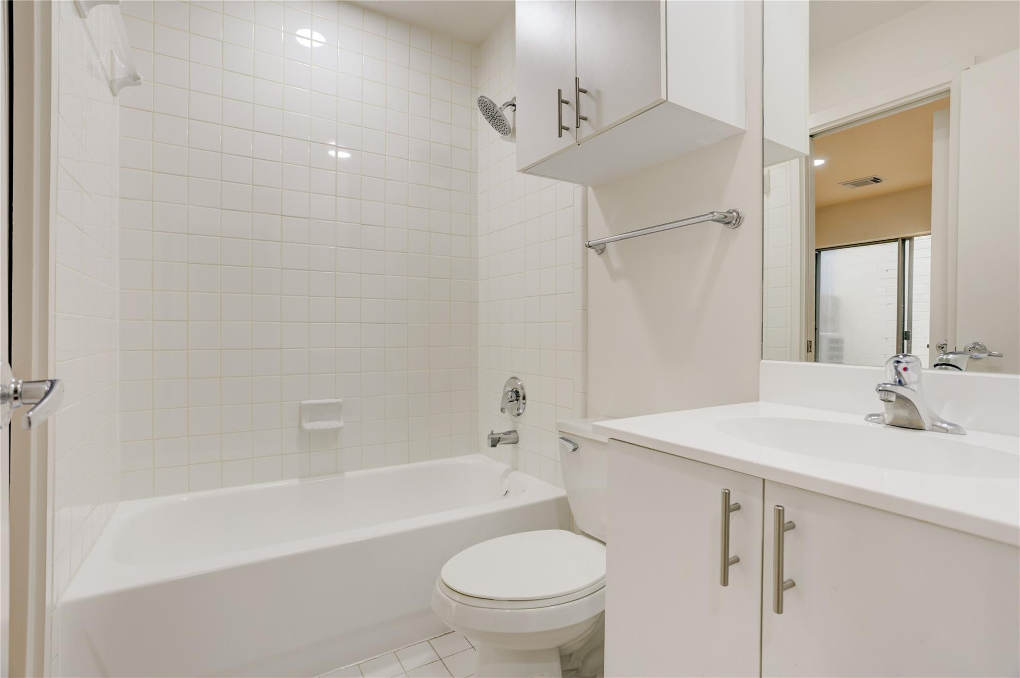 2720 Chenevert Street