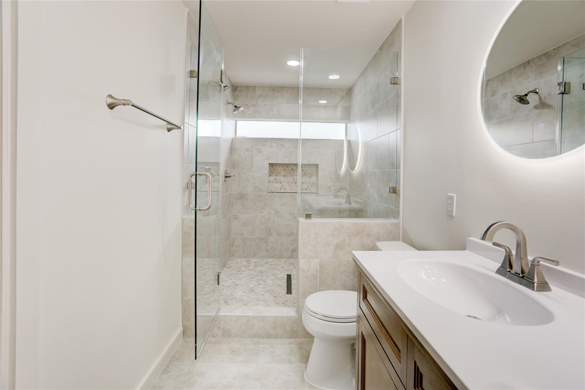 2720 Chenevert Street