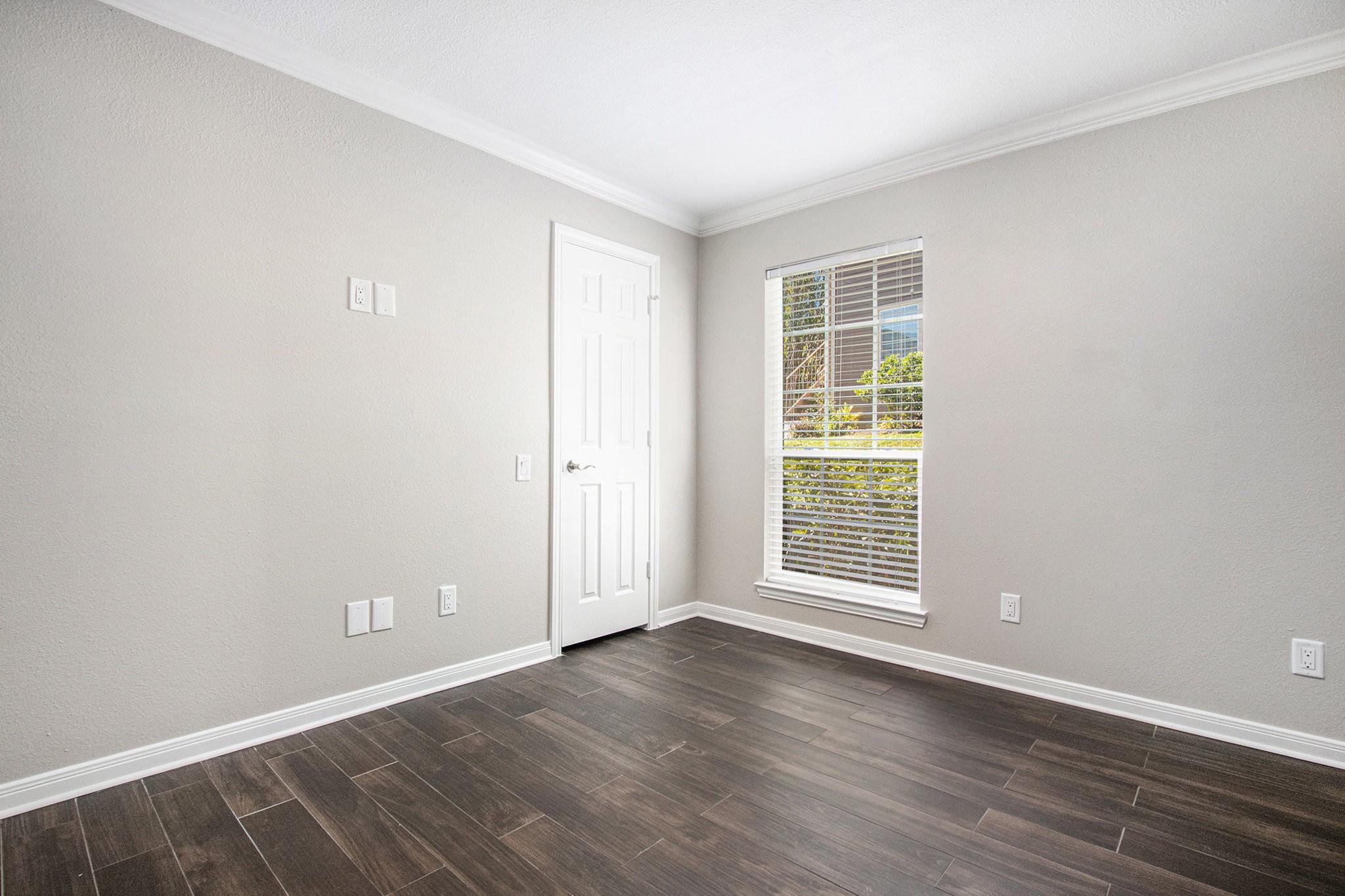 1880 White Oak Drive # 111