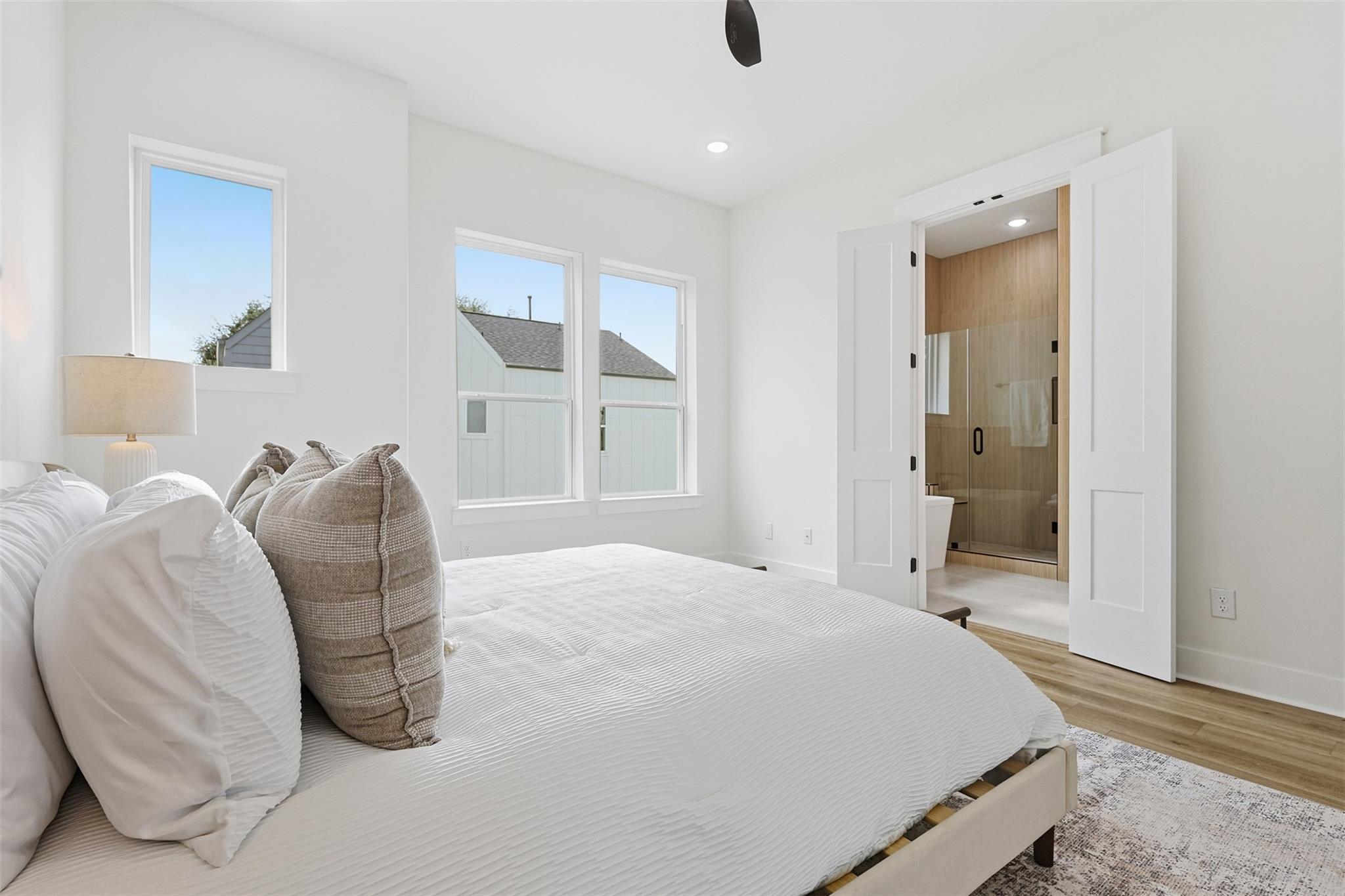 8919 Sunshine Laverne Lane