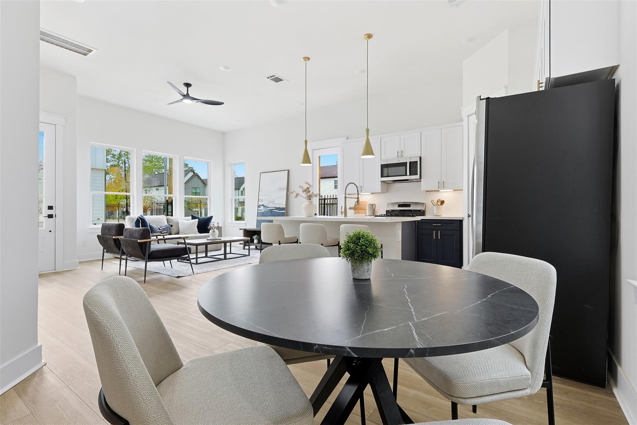 8919 Sunshine Laverne Lane