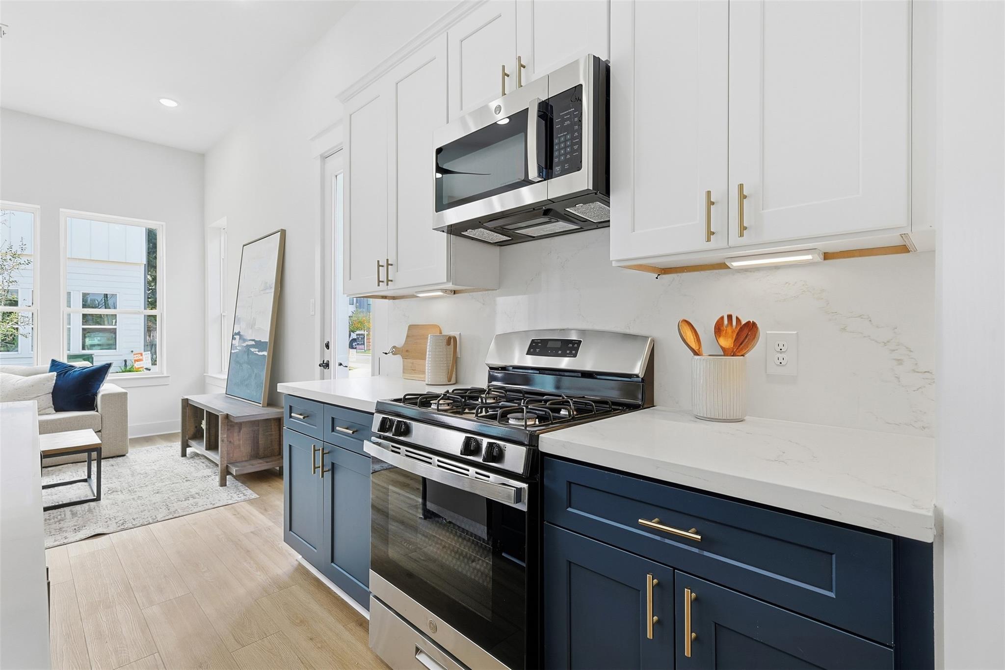 8919 Sunshine Laverne Lane