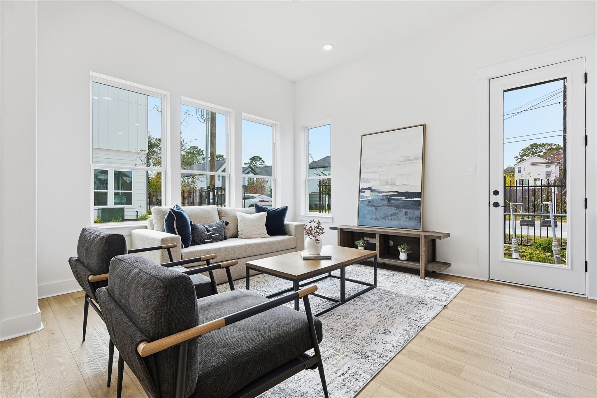 8919 Sunshine Laverne Lane