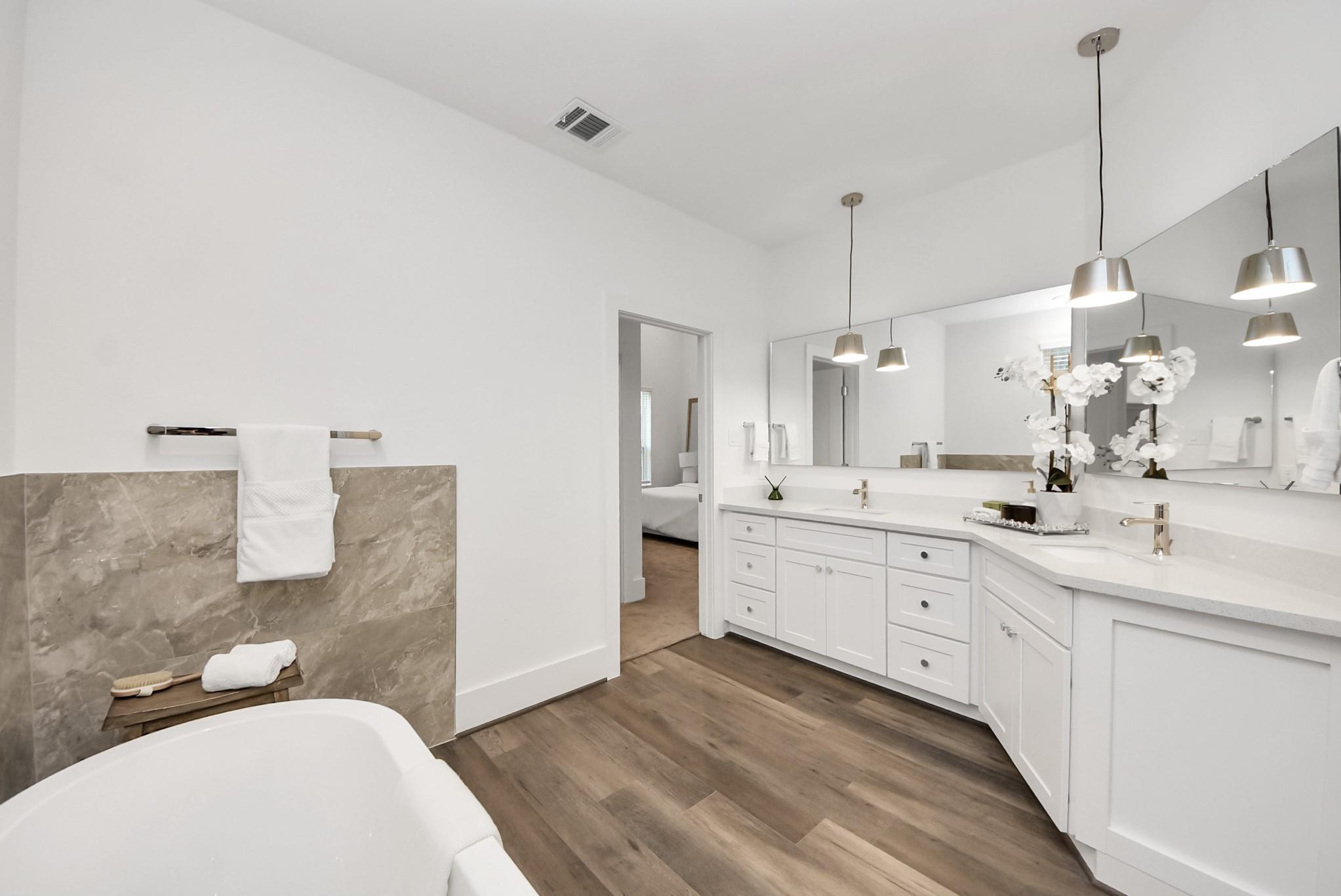7504 Carver Road Unit: E