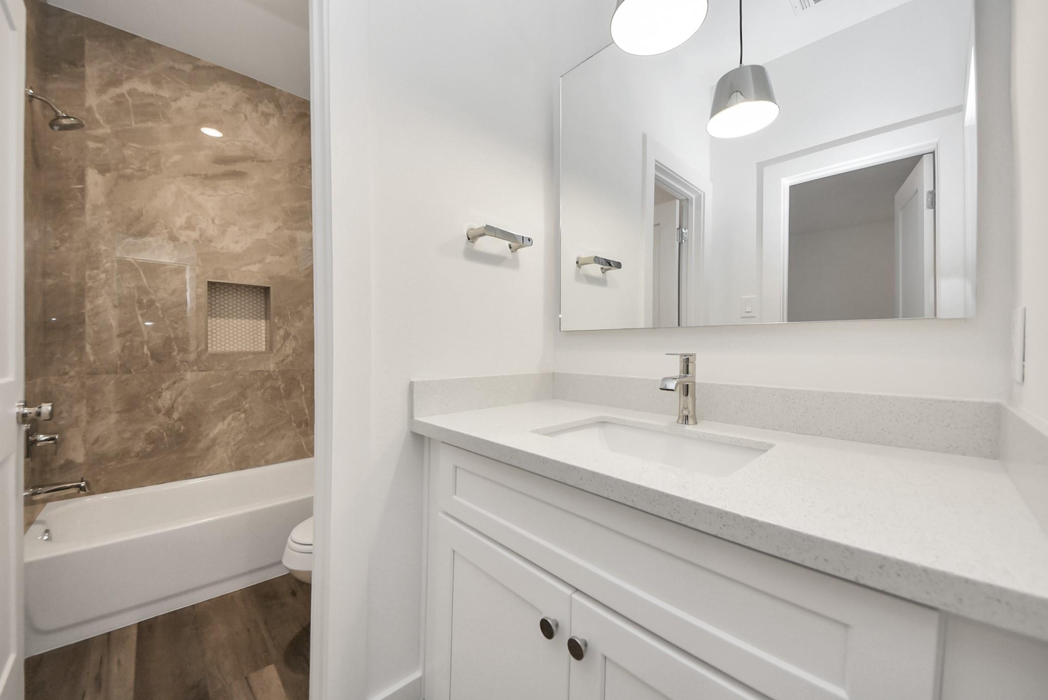 7504 Carver Road Unit: E