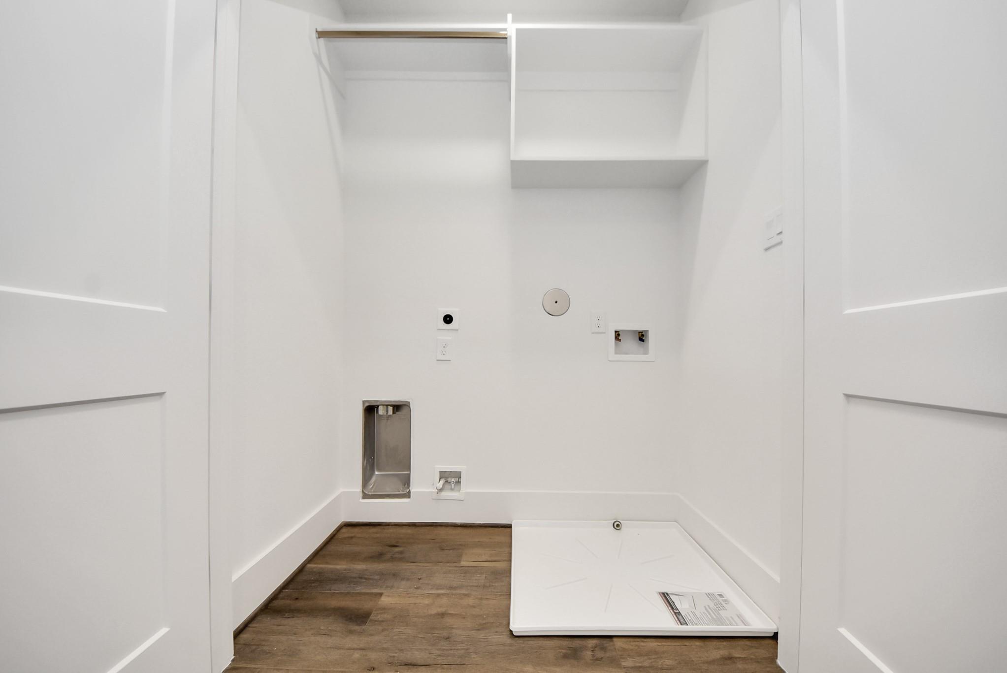 7504 Carver Road Unit: E