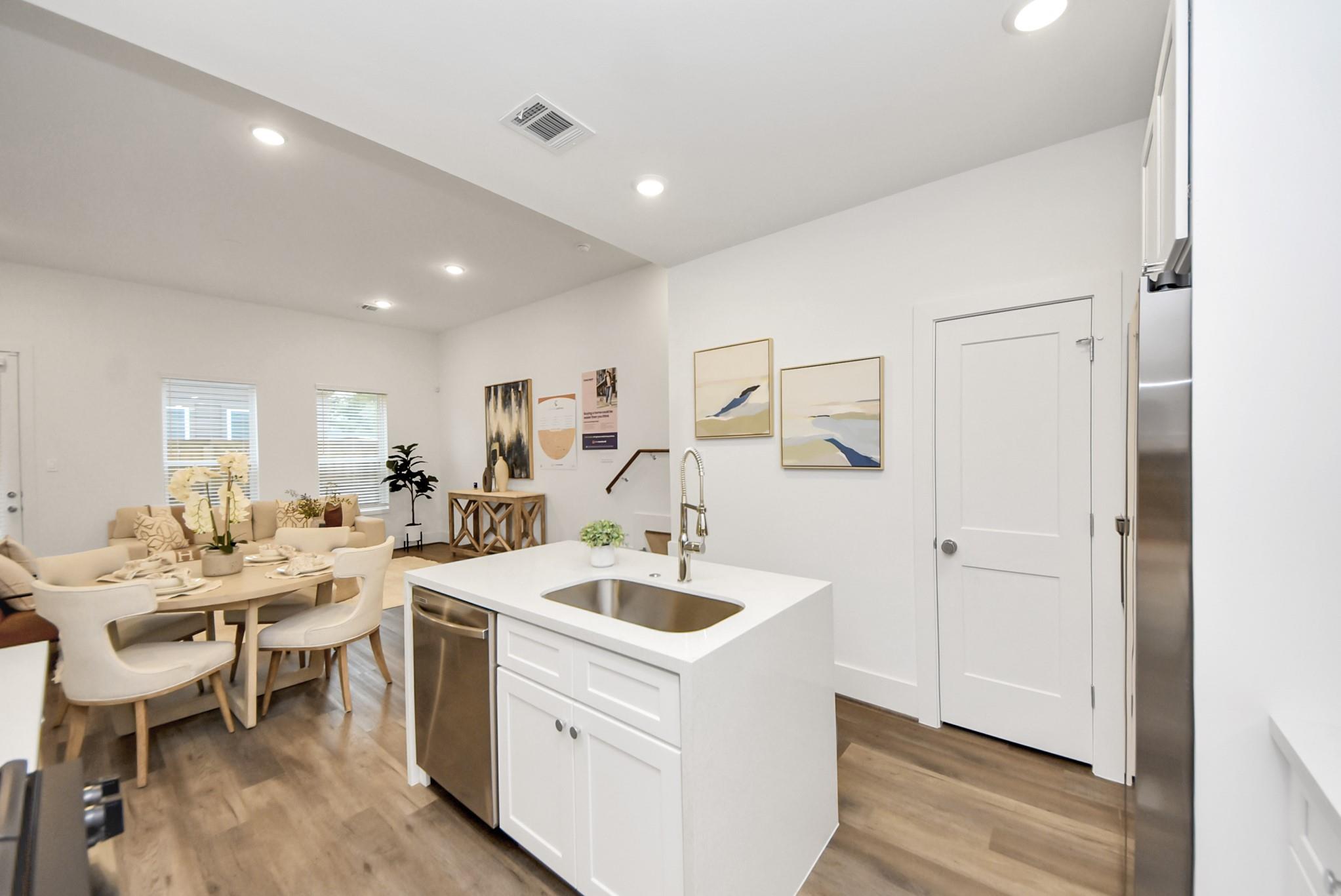 7504 Carver Road Unit: E
