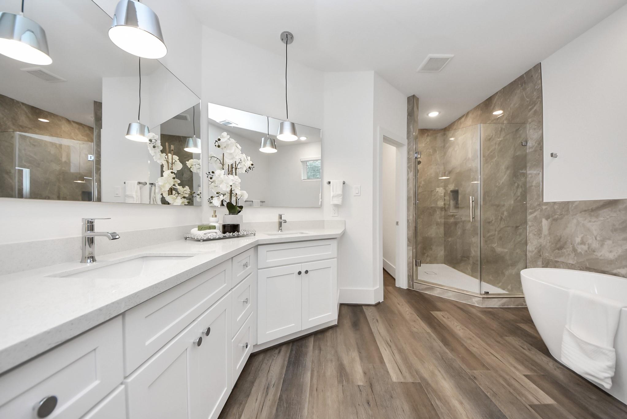 7504 Carver Road Unit: E