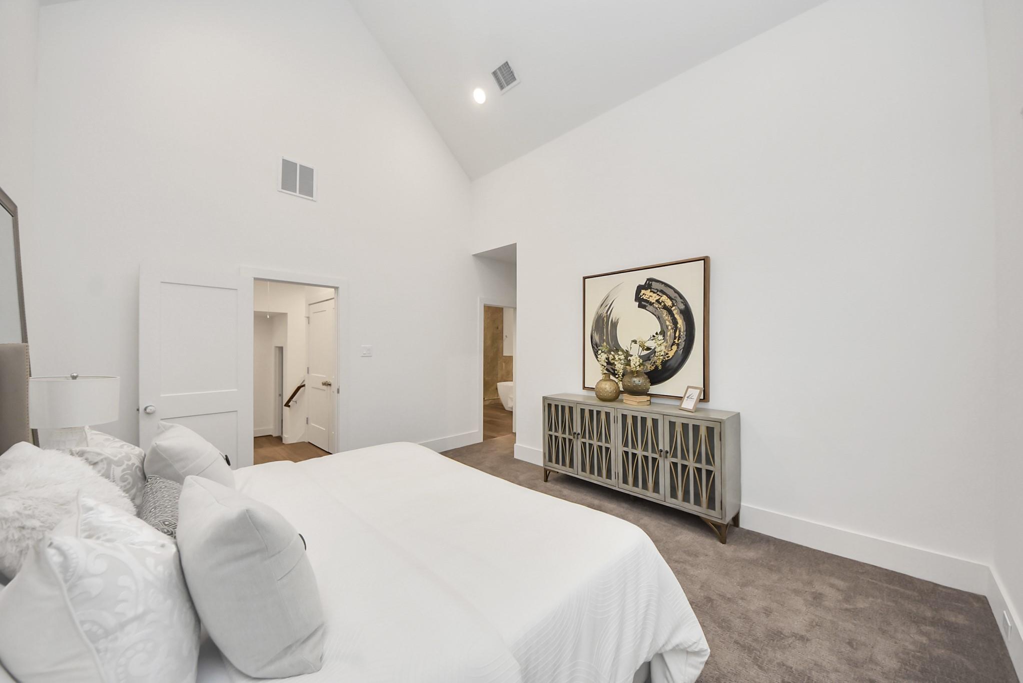 7504 Carver Road Unit: E