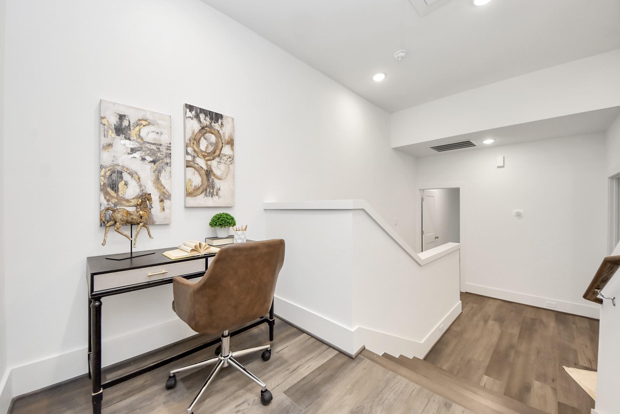 7504 Carver Road Unit: E
