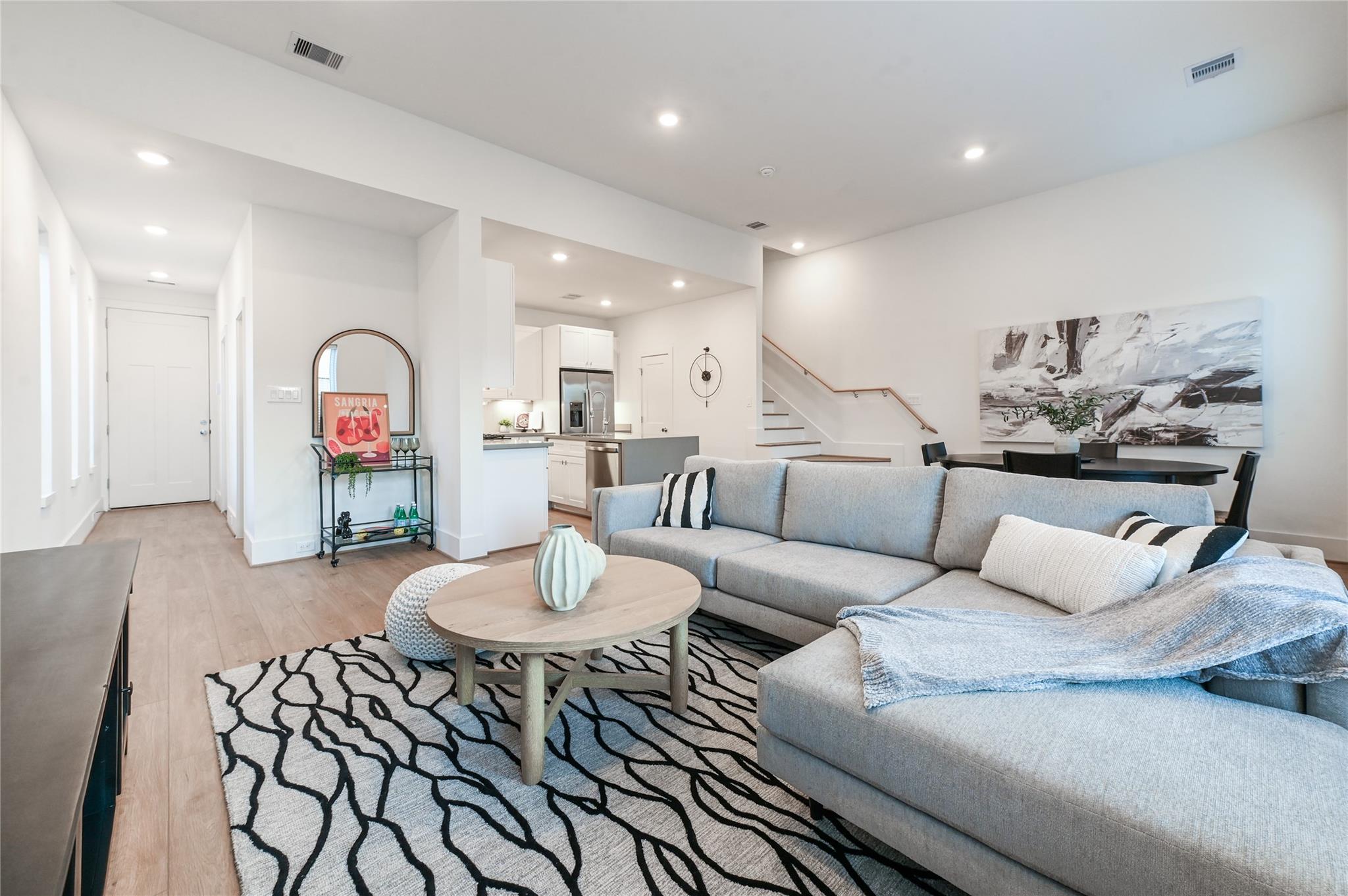 7607 Victory Reserve Street