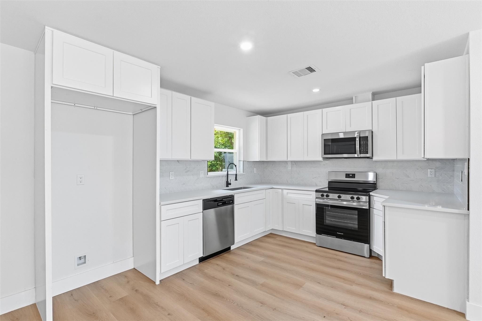 3017 Cedarcrest Drive