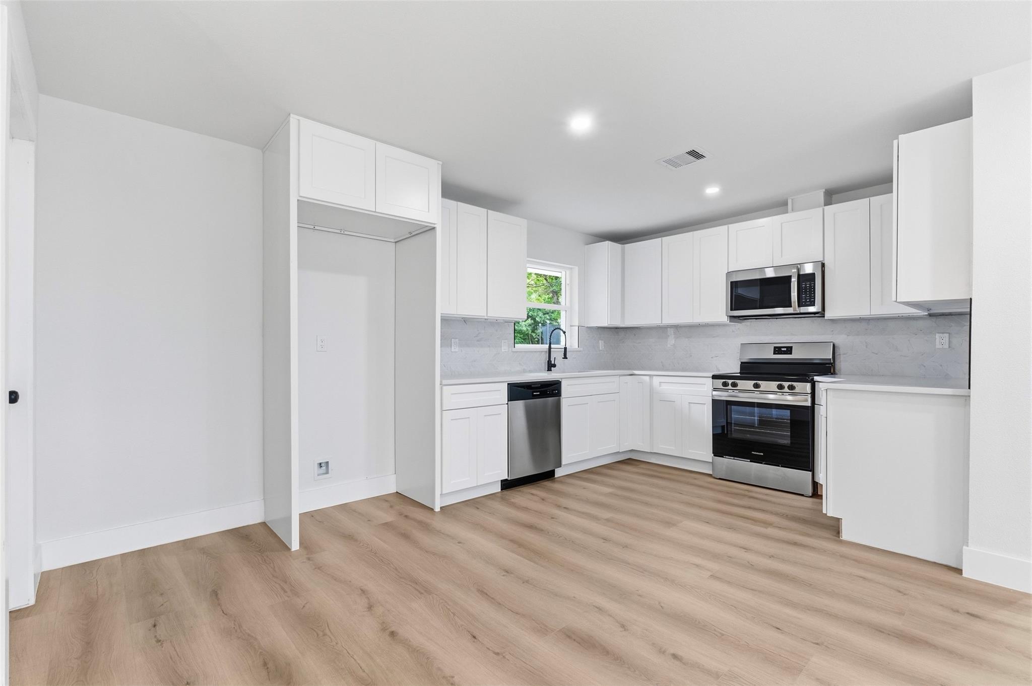 3017 Cedarcrest Drive