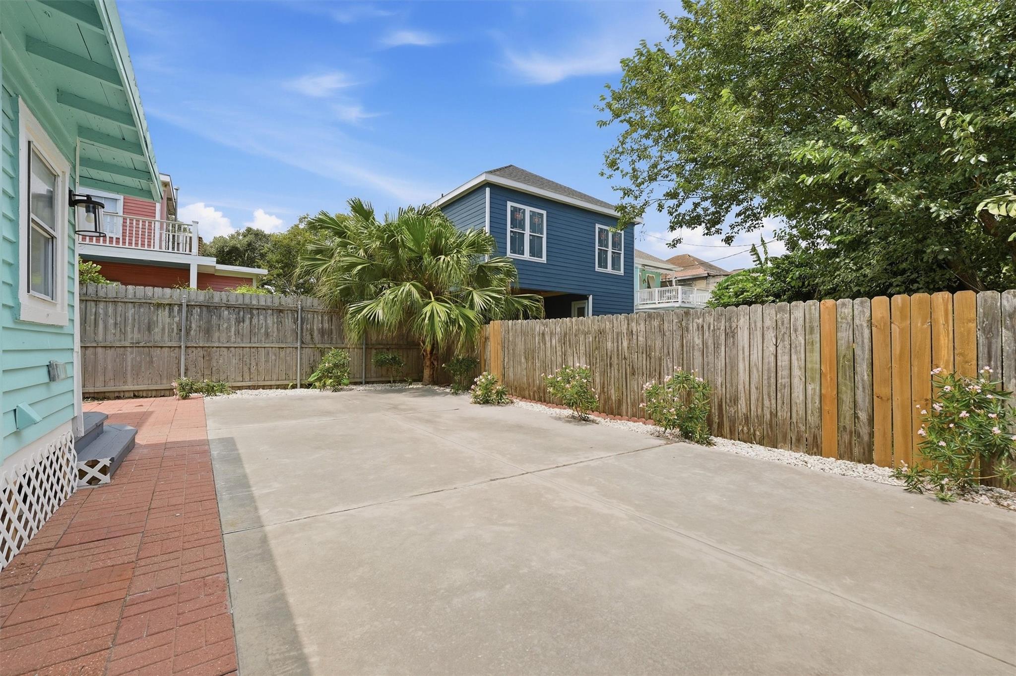 2010 Rosenberg Street