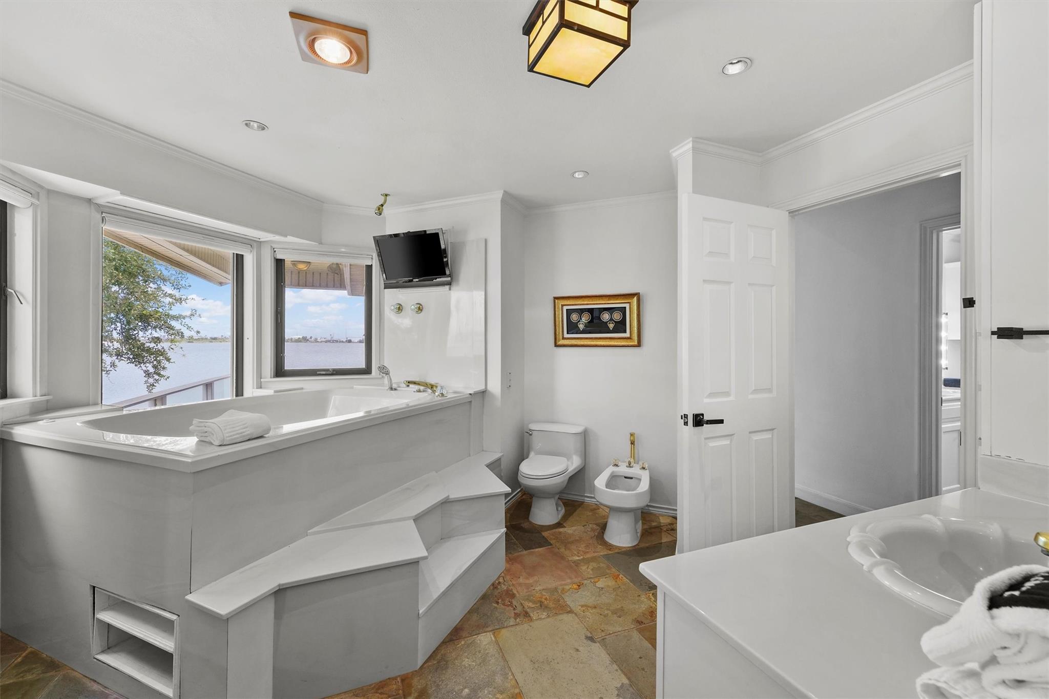 18 S Shore Drive S