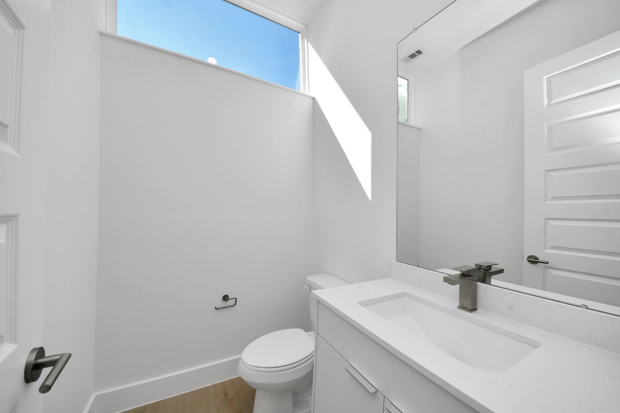 2210 Diagonal Lane