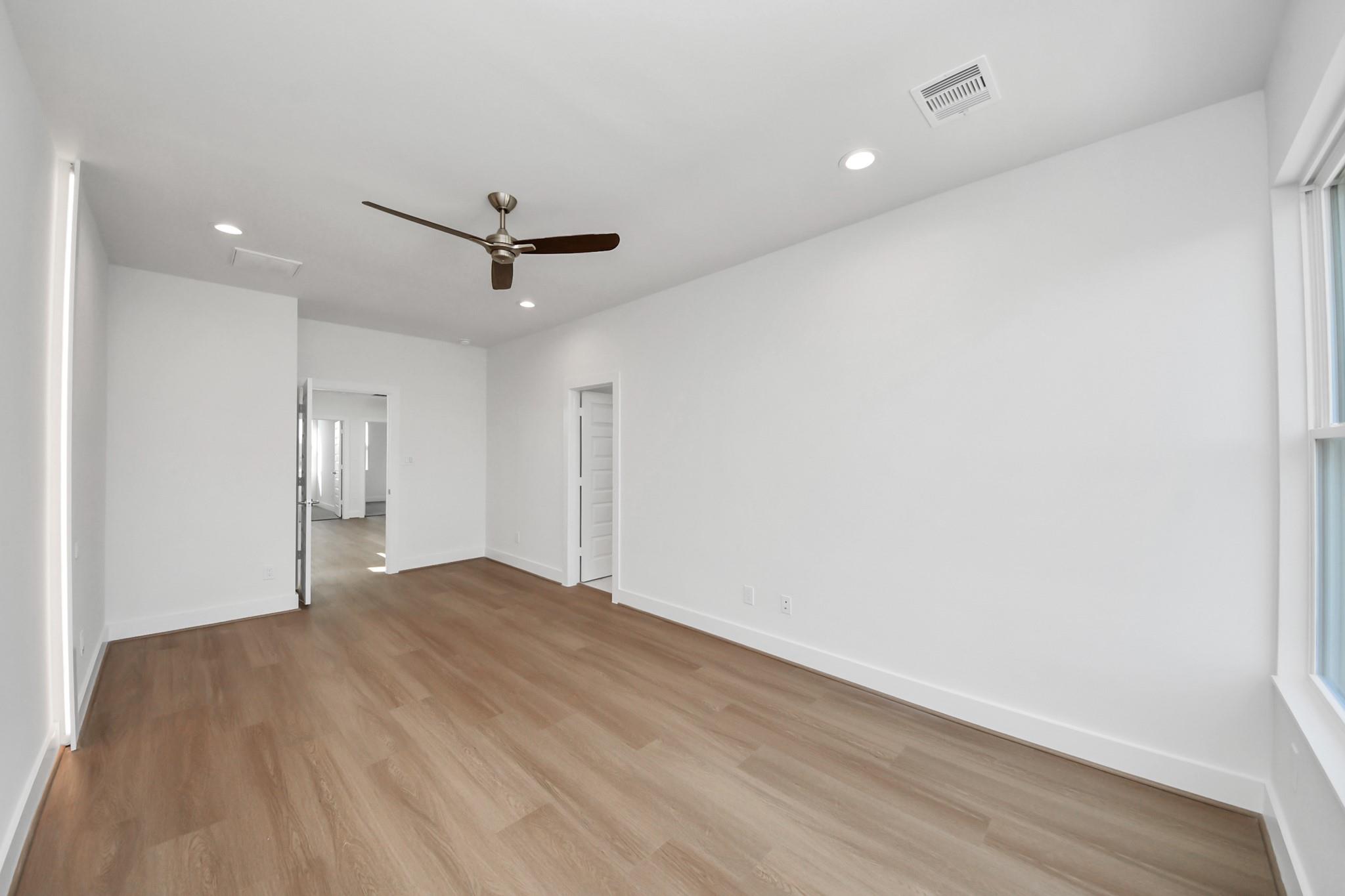 2210 Diagonal Lane