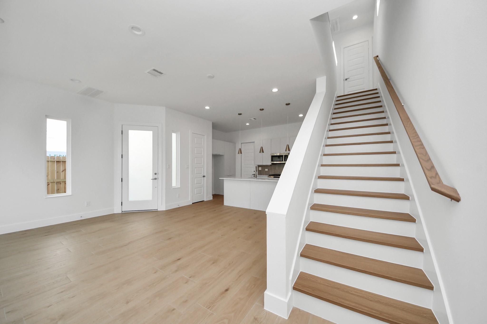 2210 Diagonal Lane