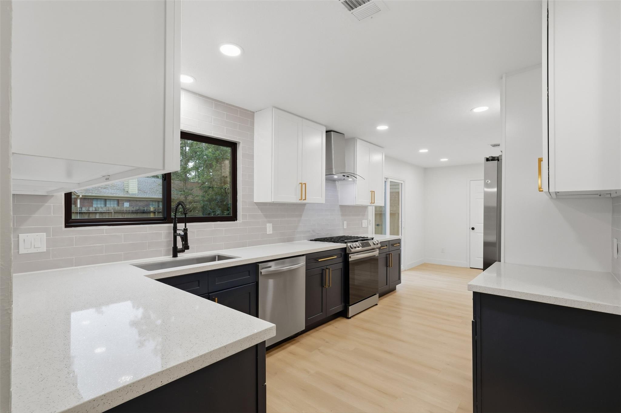 15 Cricket Hollow Place
