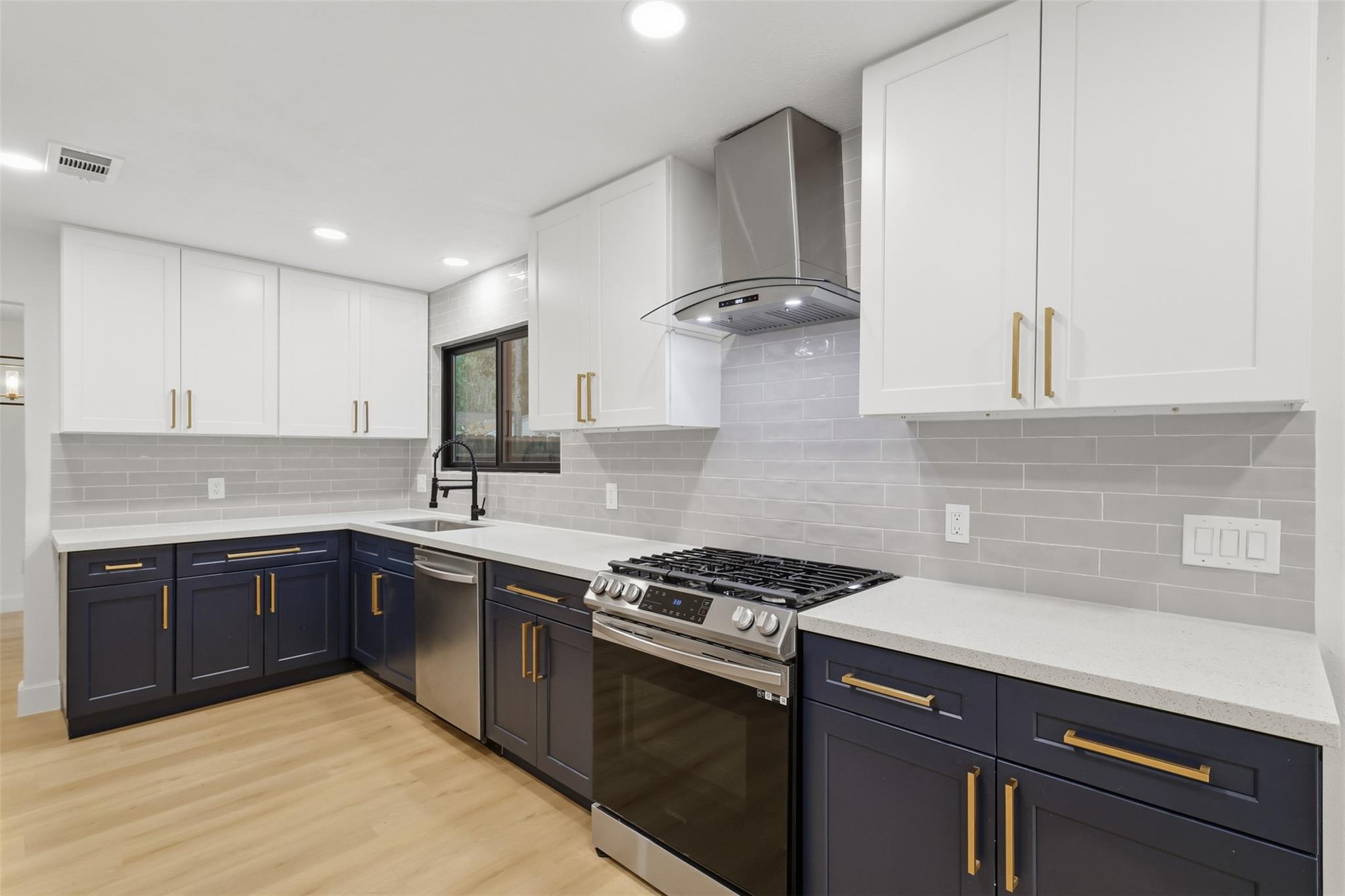 15 Cricket Hollow Place