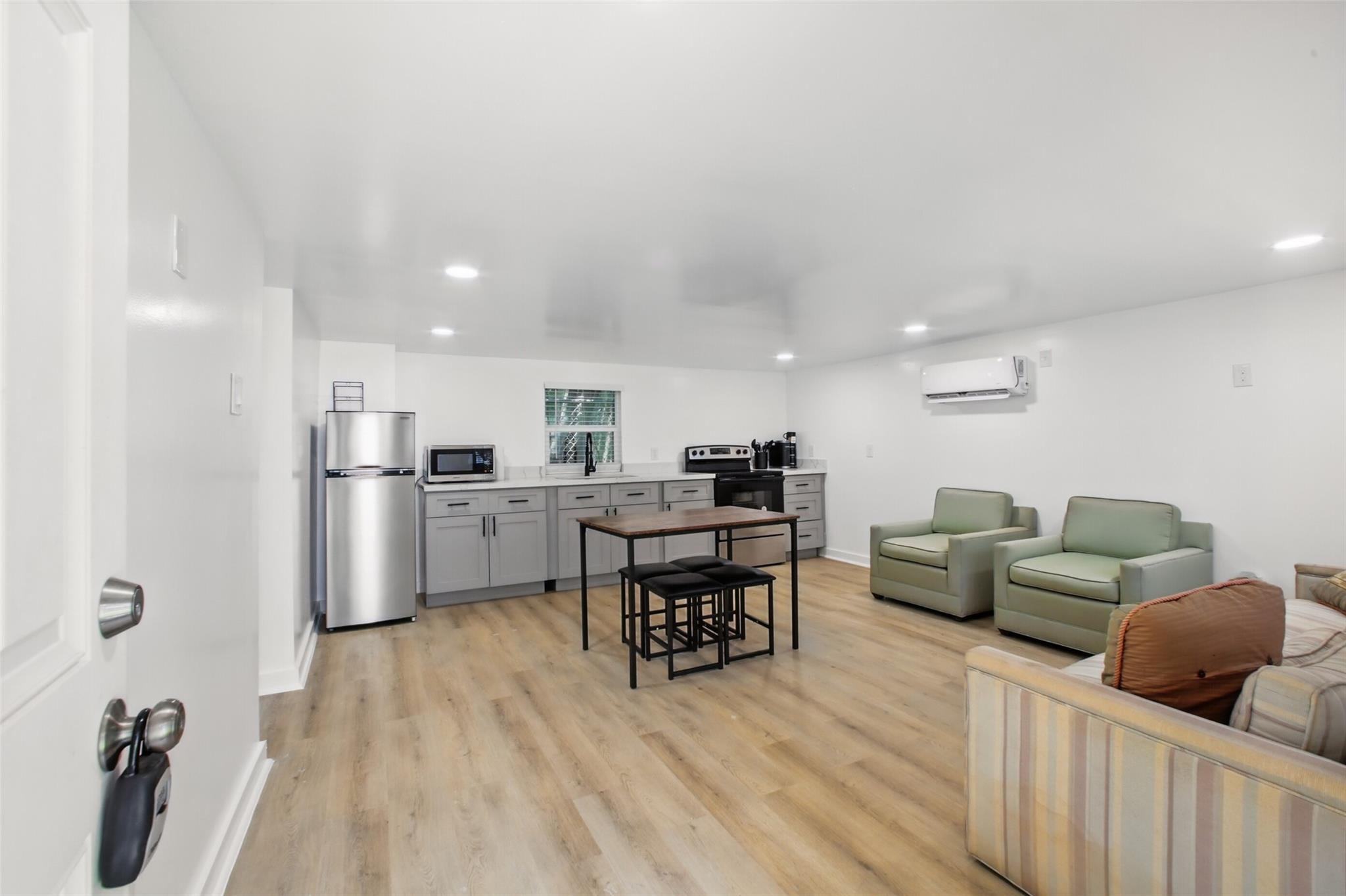 4705 A&B Pease Street