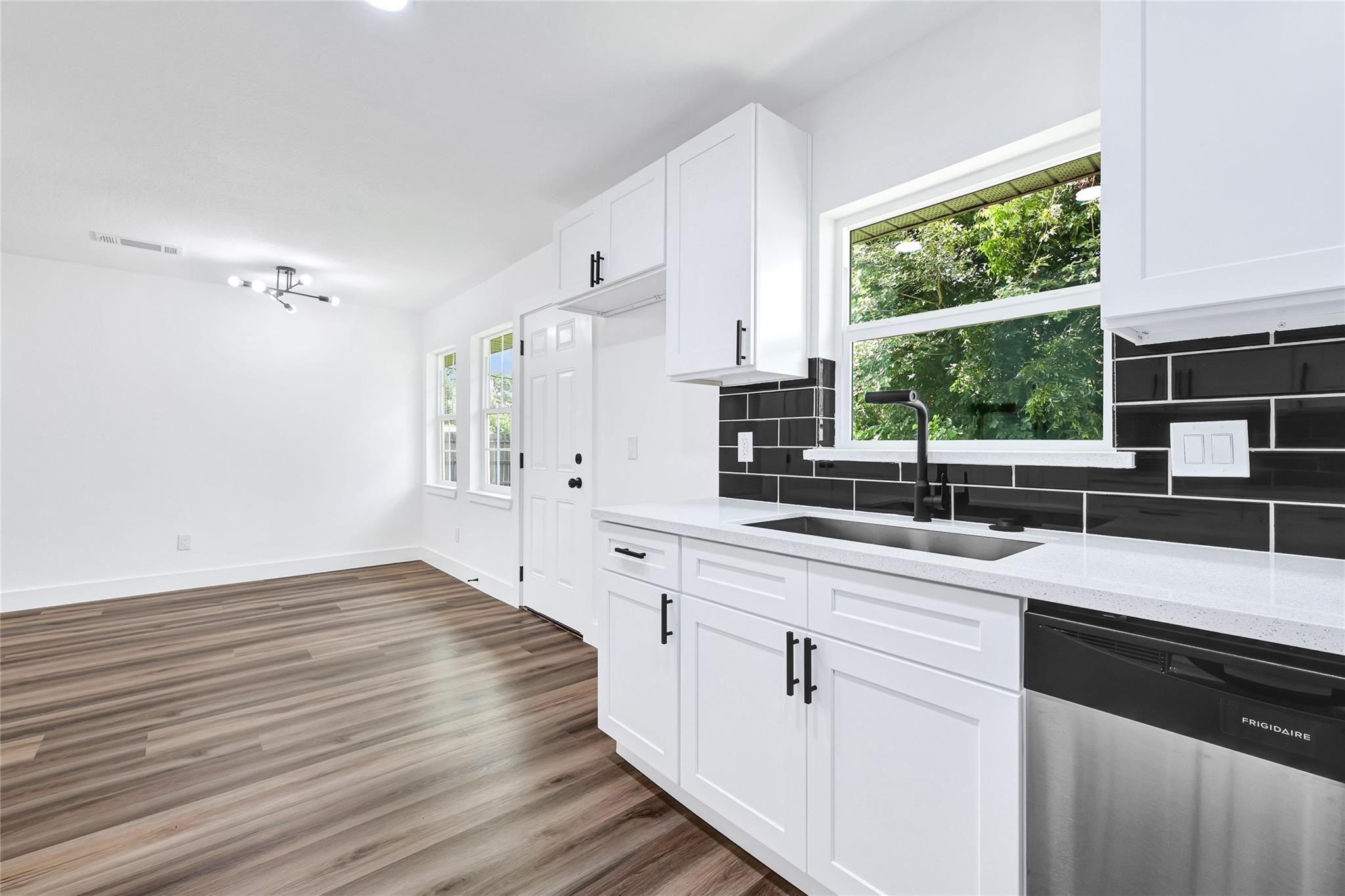 3304 Thornwood Drive