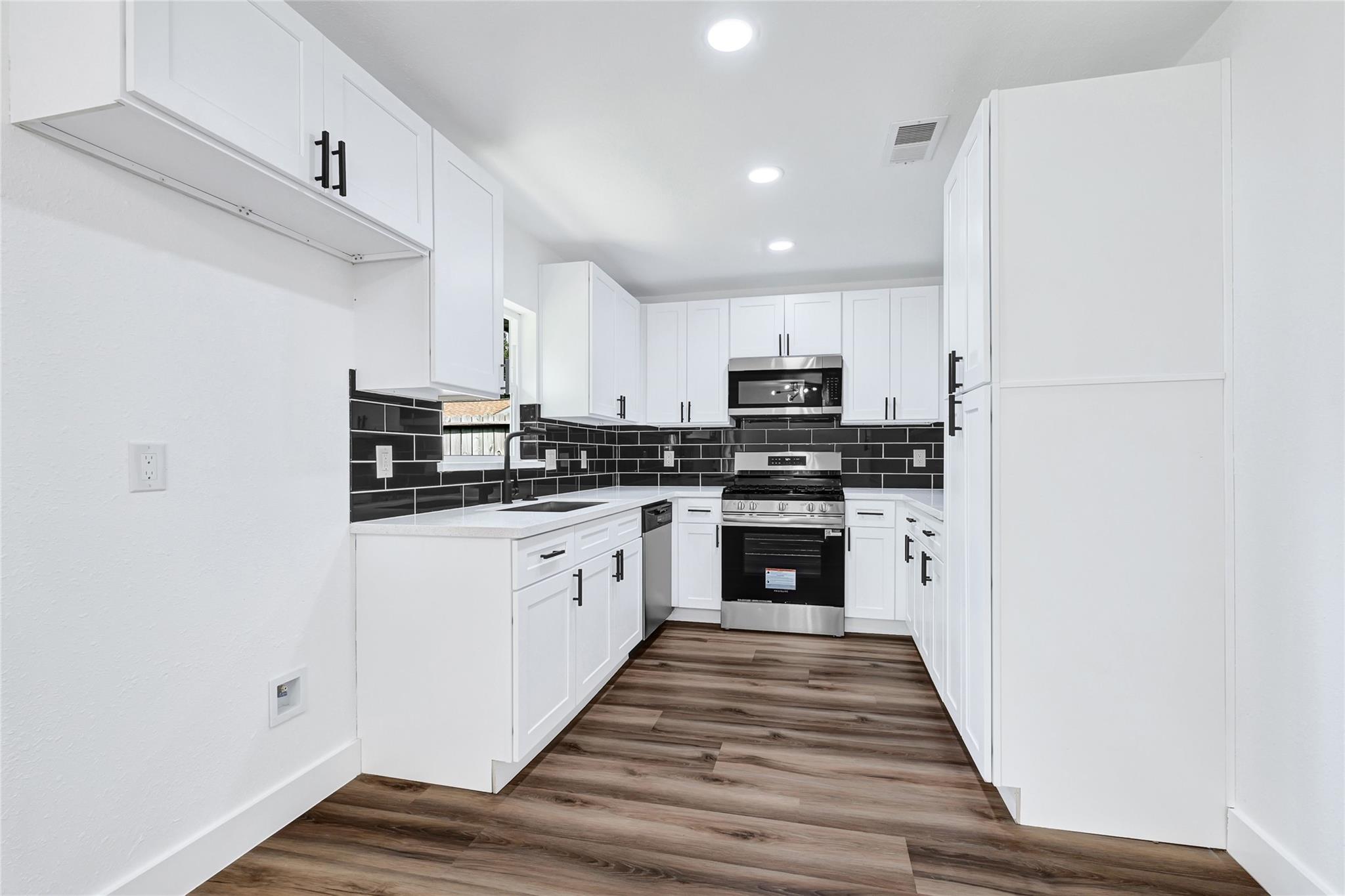 3304 Thornwood Drive