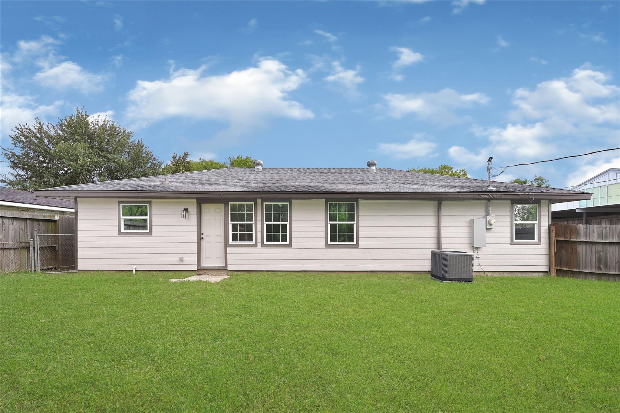 3304 Thornwood Drive
