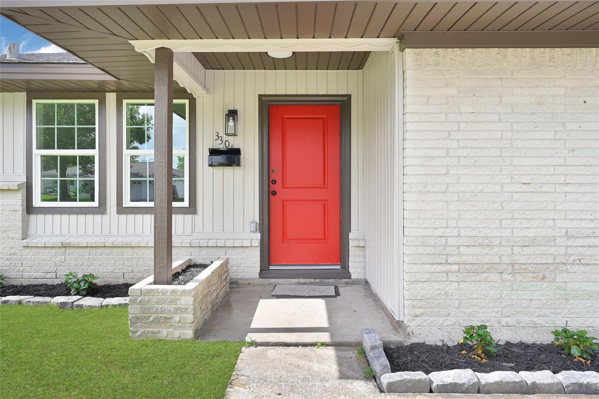 3304 Thornwood Drive
