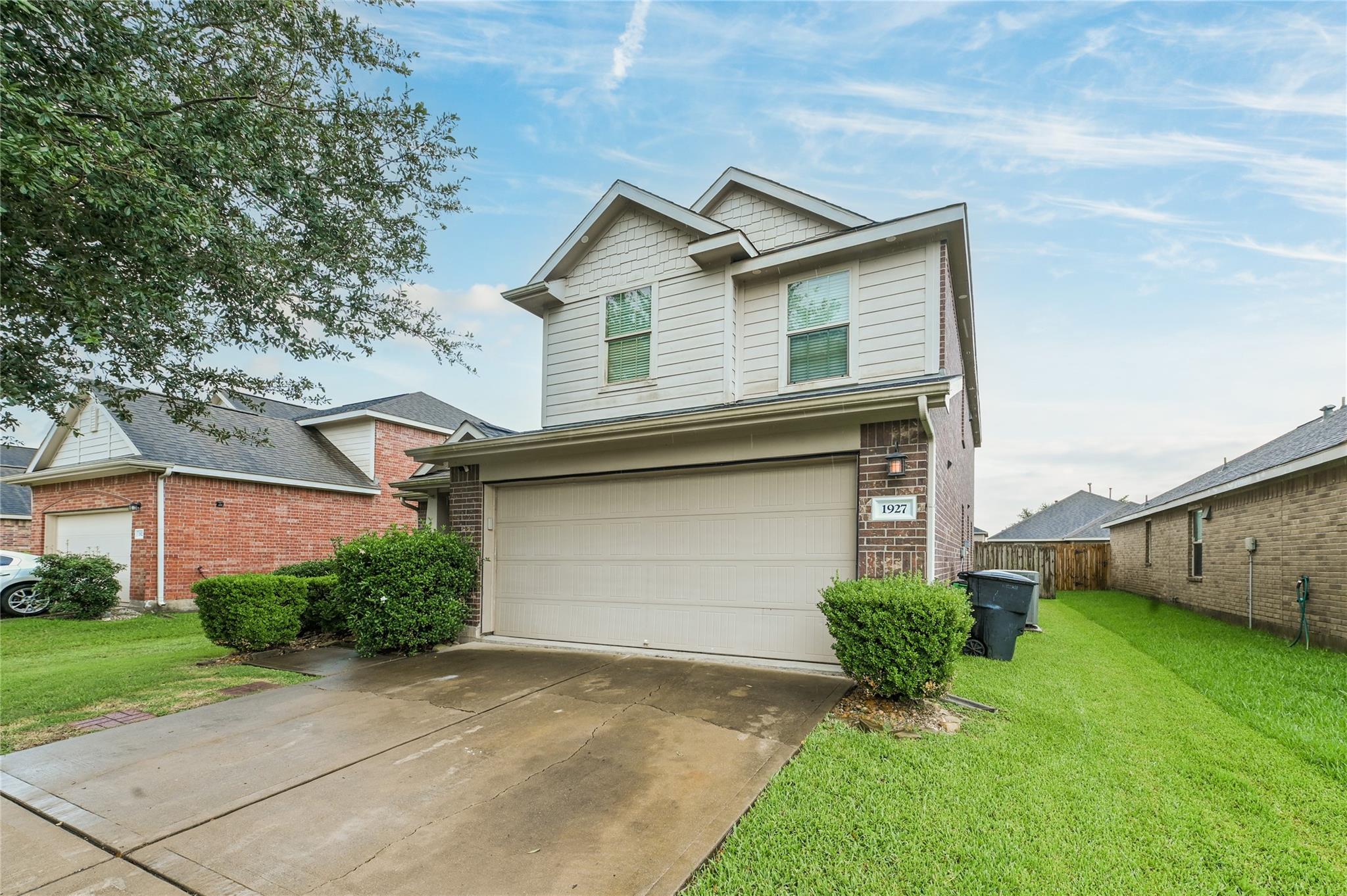 1927 Vermillion View Street