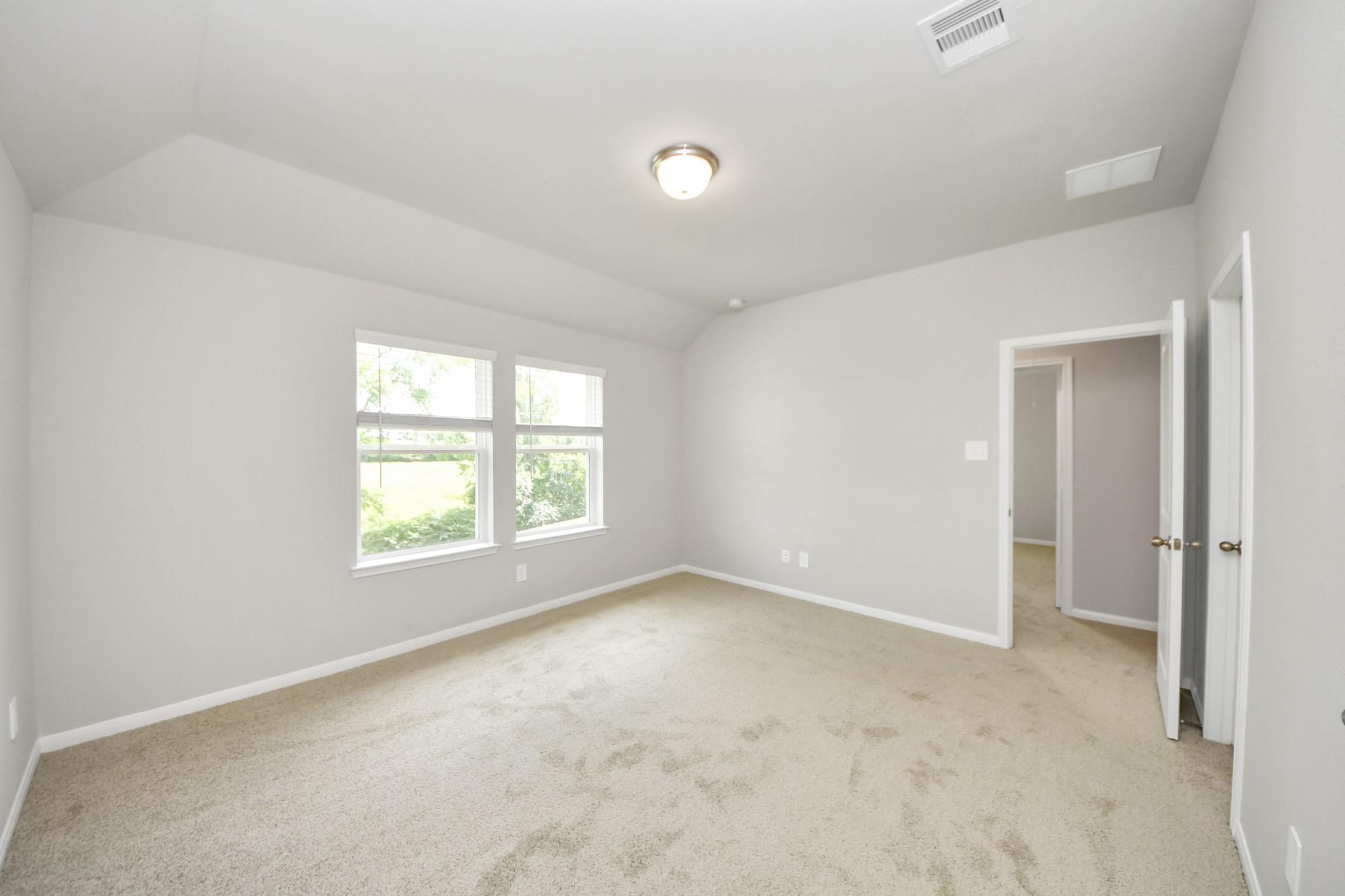 19576 Stripe Hill Bend