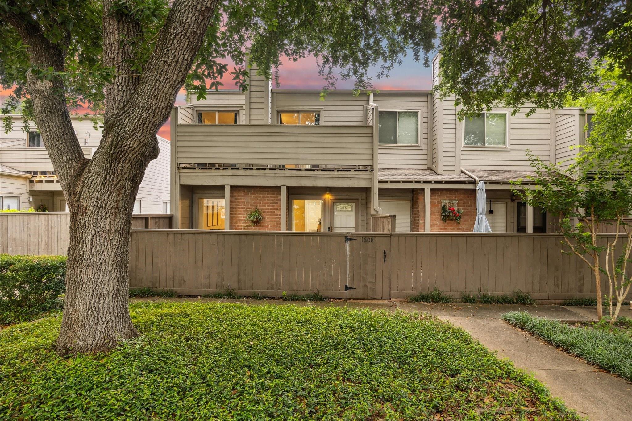 1608 Prairie Mark Lane