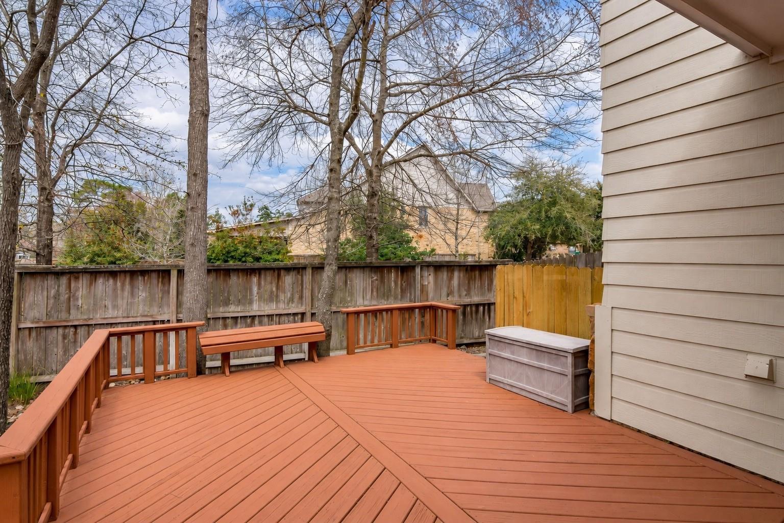 27 S Mews Wood Court