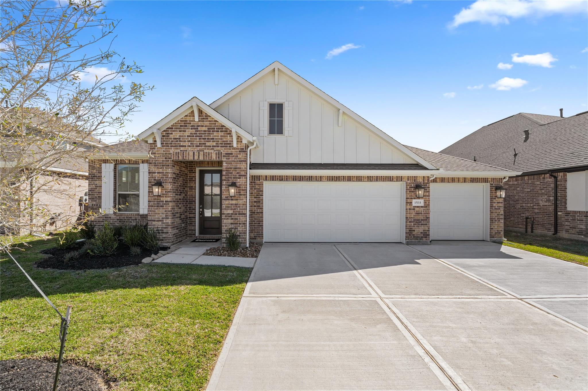 1533 Apache Heights Drive