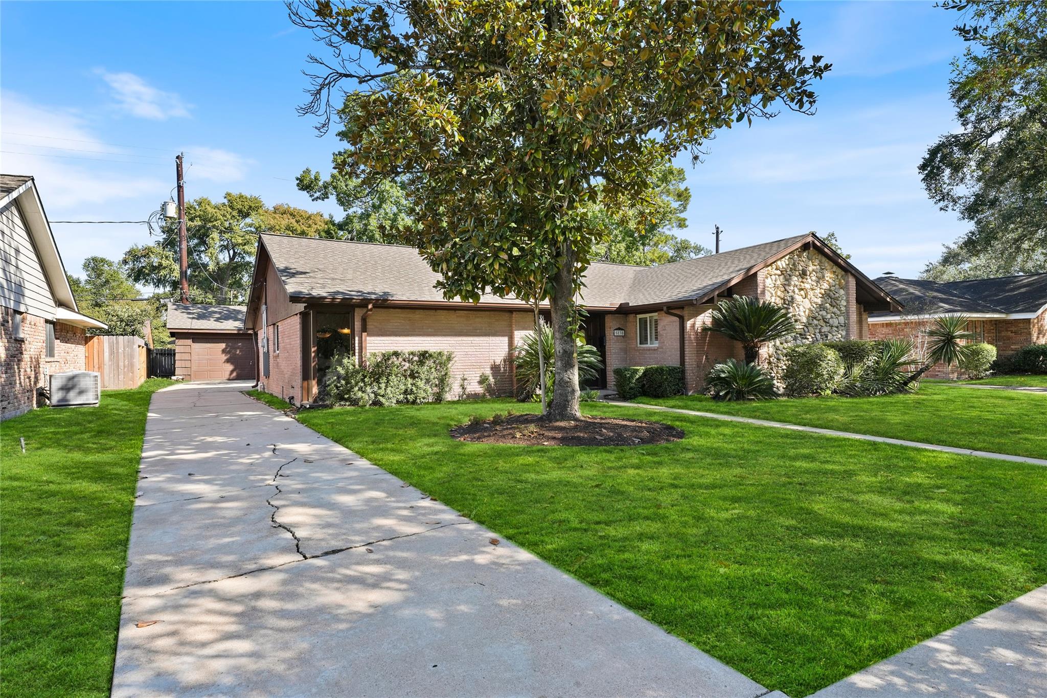 5830 Yarwell Drive, Houston