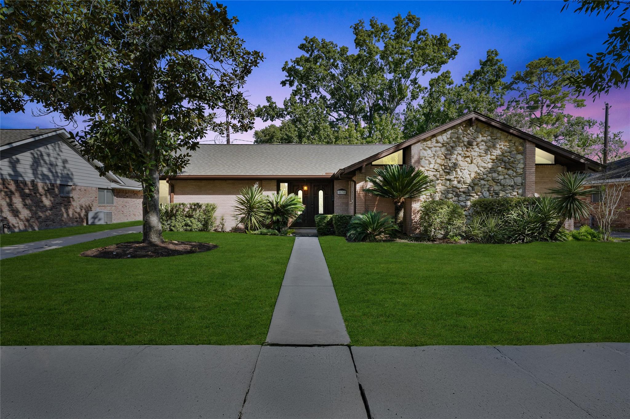 5830 Yarwell Drive, Houston