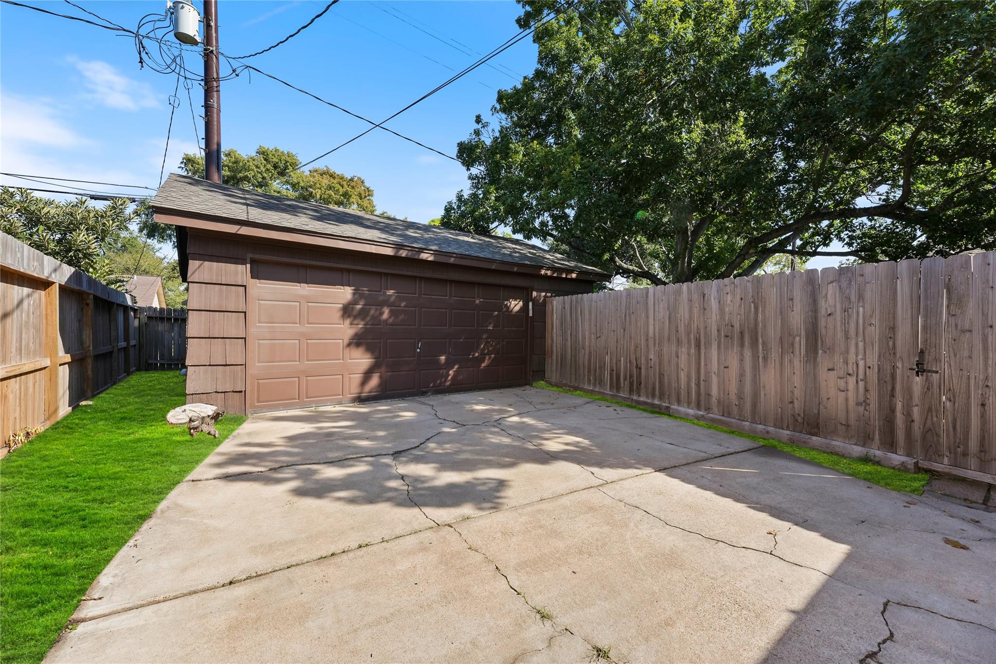 5830 Yarwell Drive, Houston