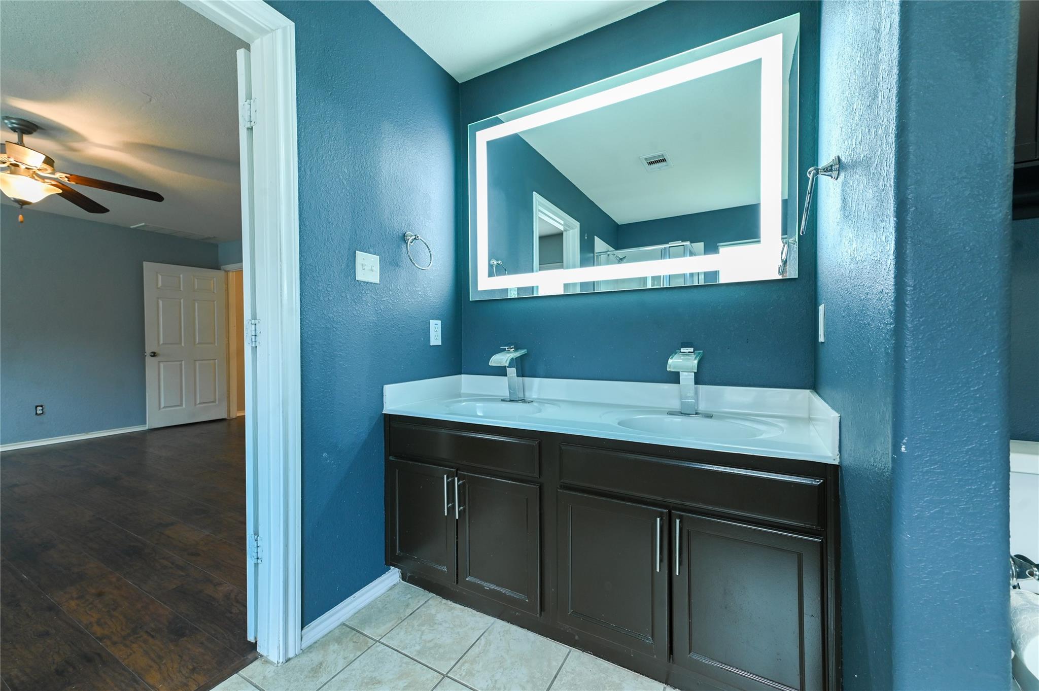 1927 Vermillion View Street