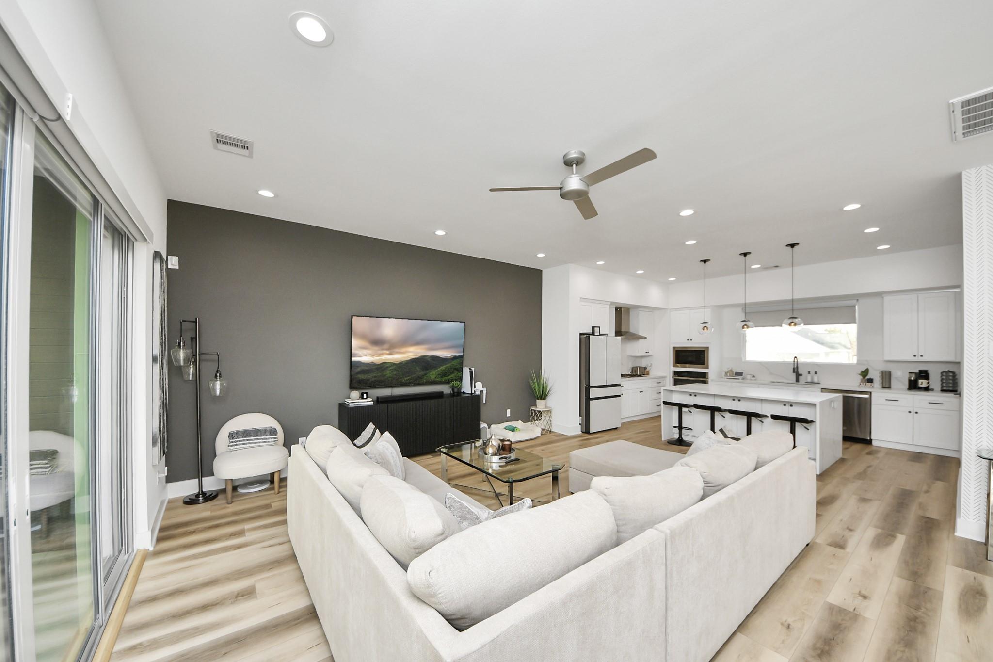 1044 W 17th Street