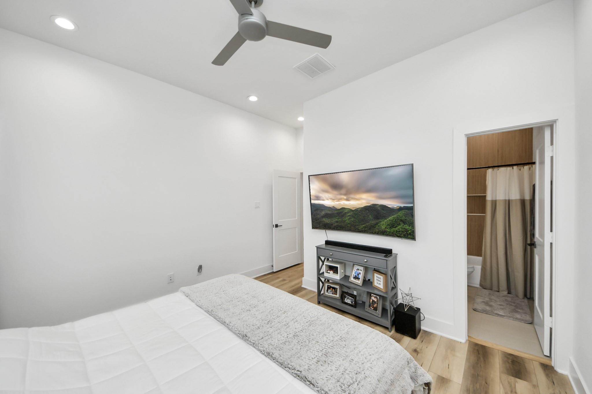 1044 W 17th Street