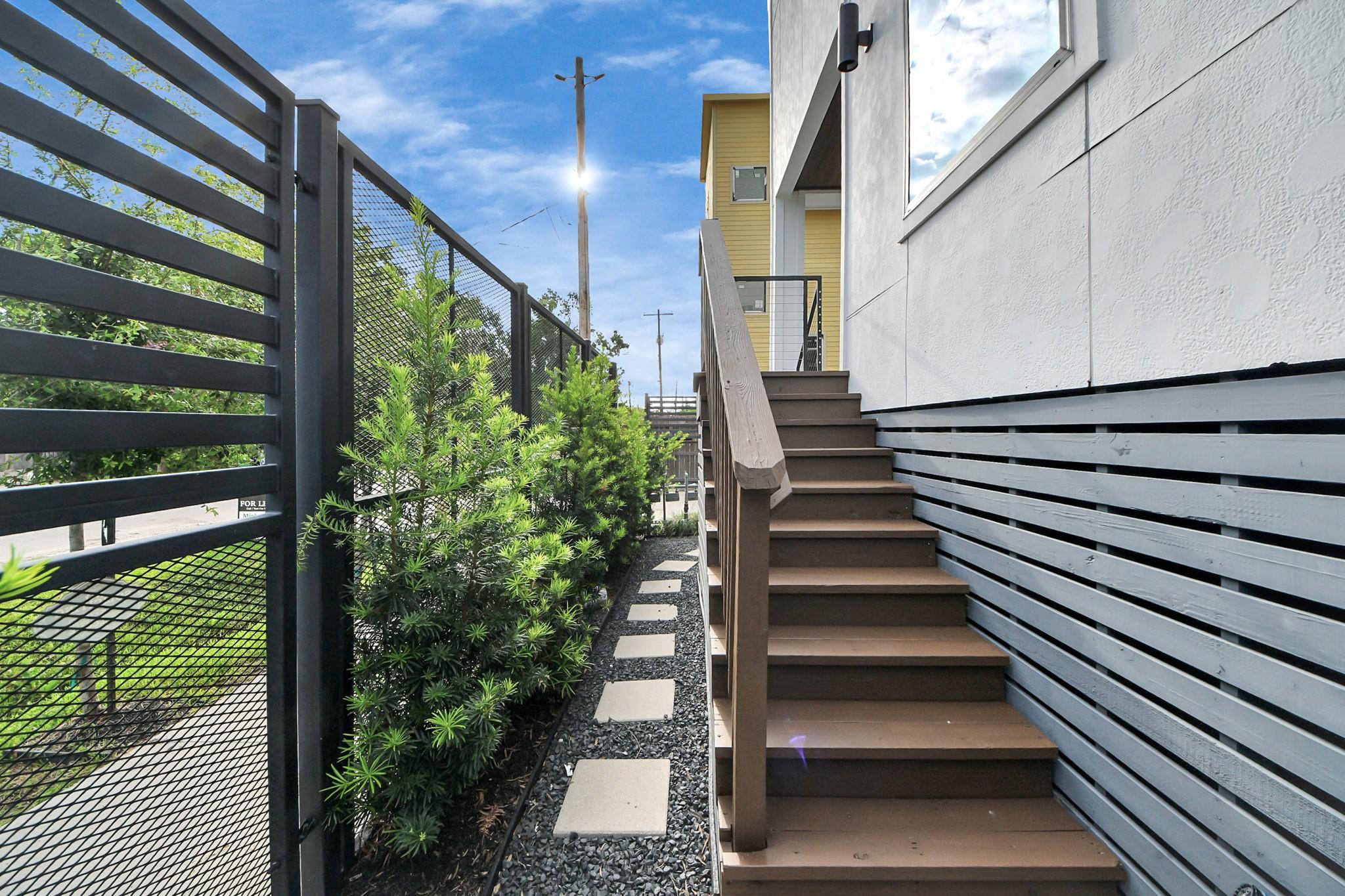 1044 W 17th Street