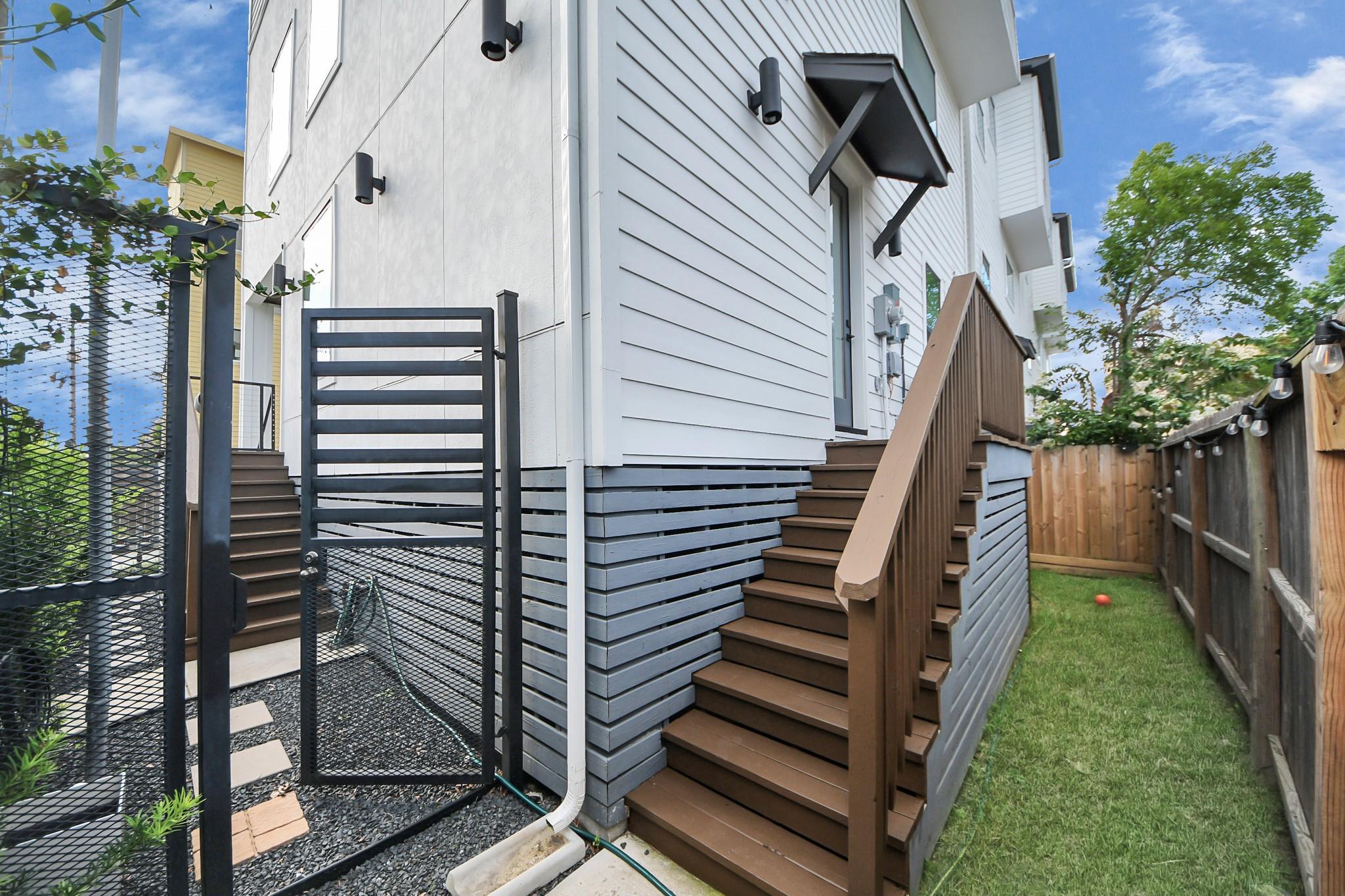 1044 W 17th Street