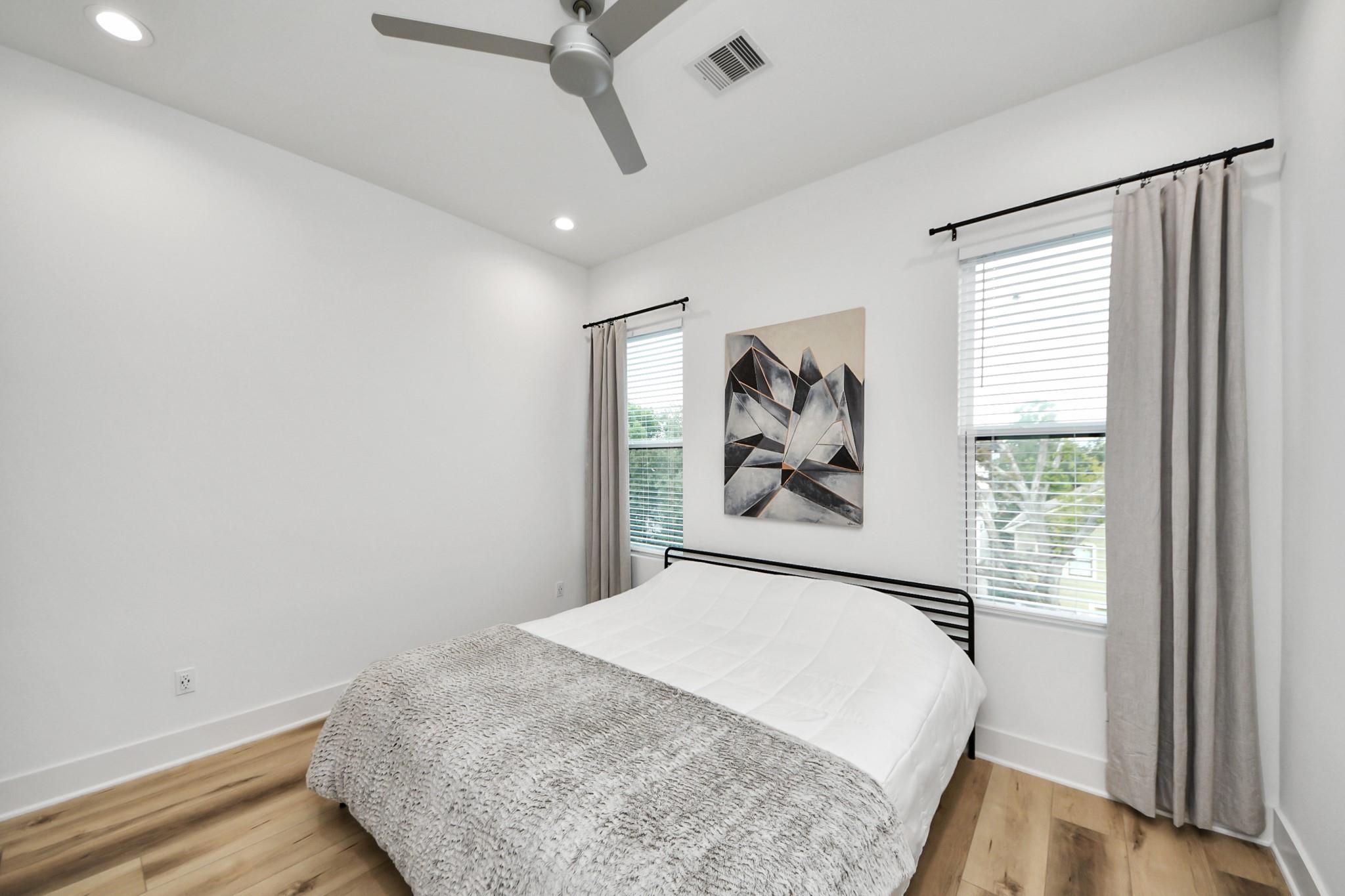 1044 W 17th Street