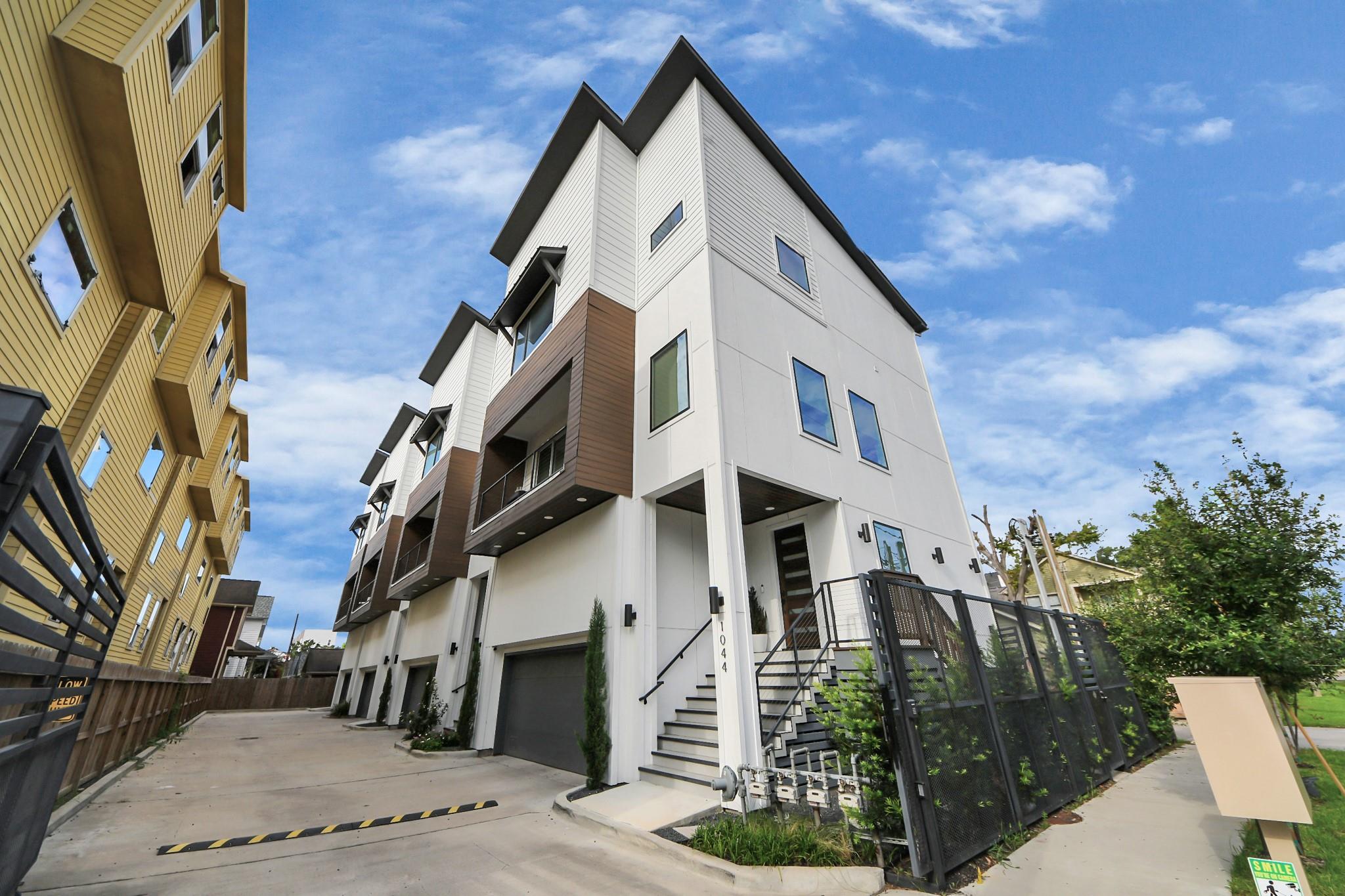 1044 W 17th Street