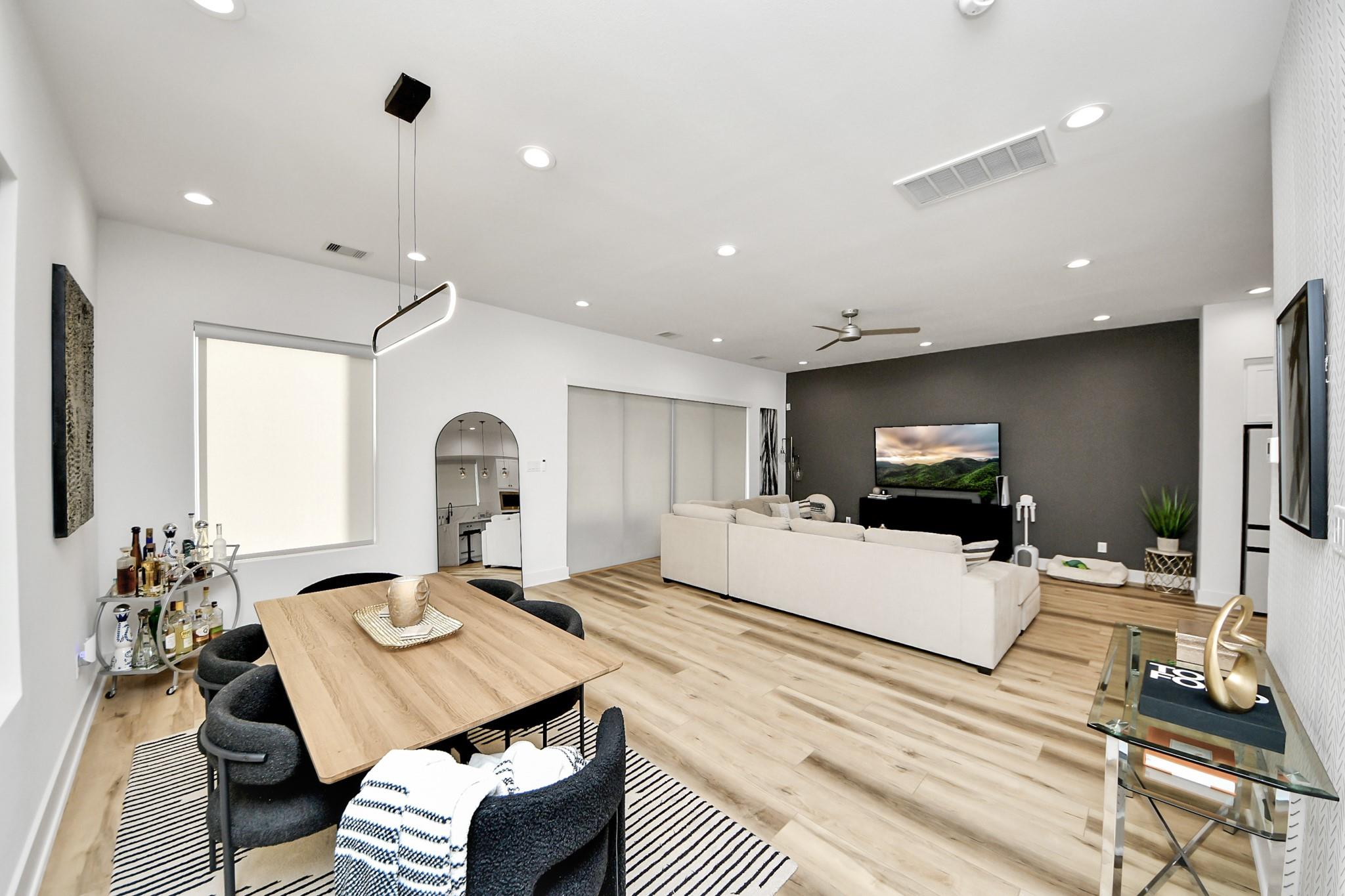 1044 W 17th Street