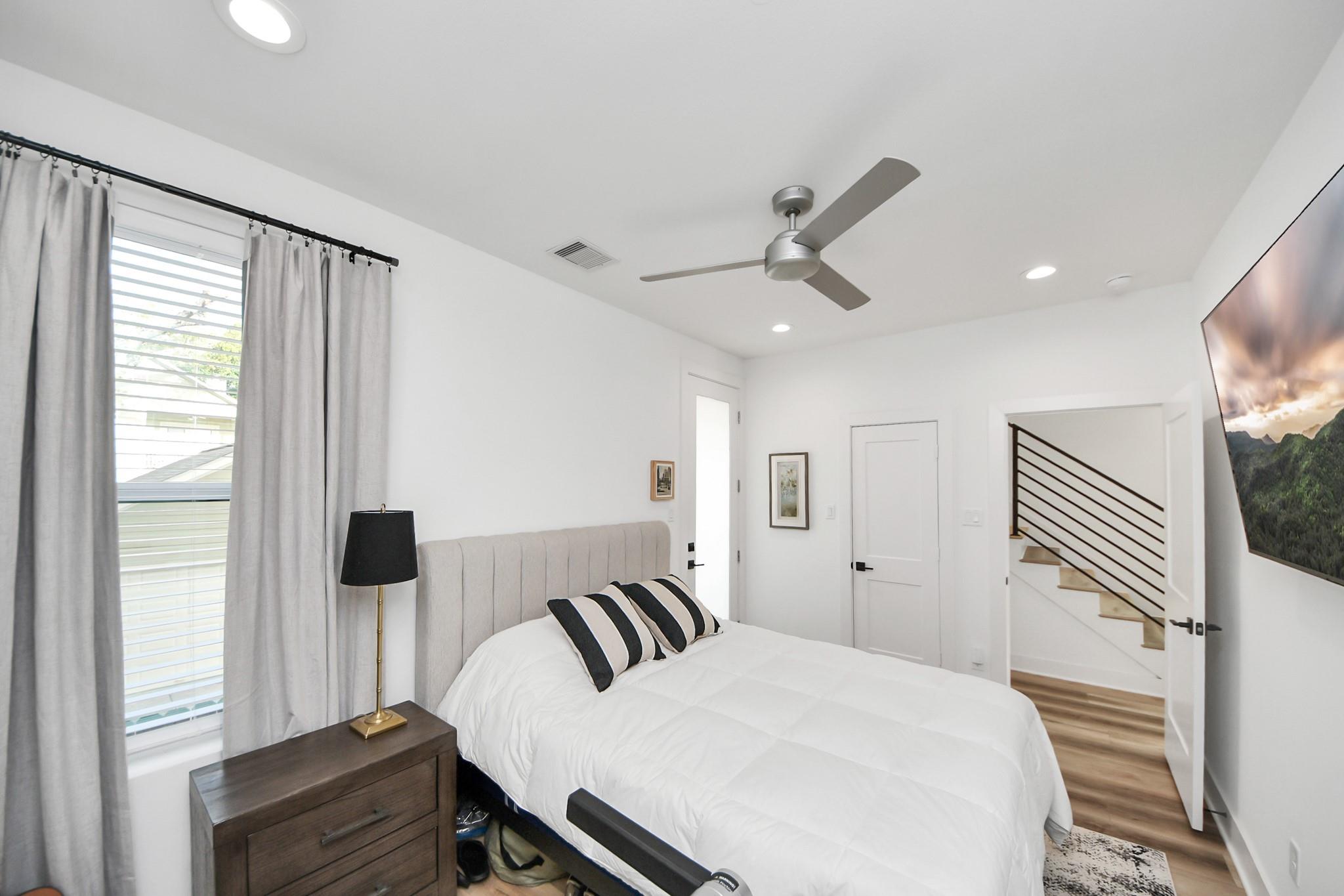 1044 W 17th Street