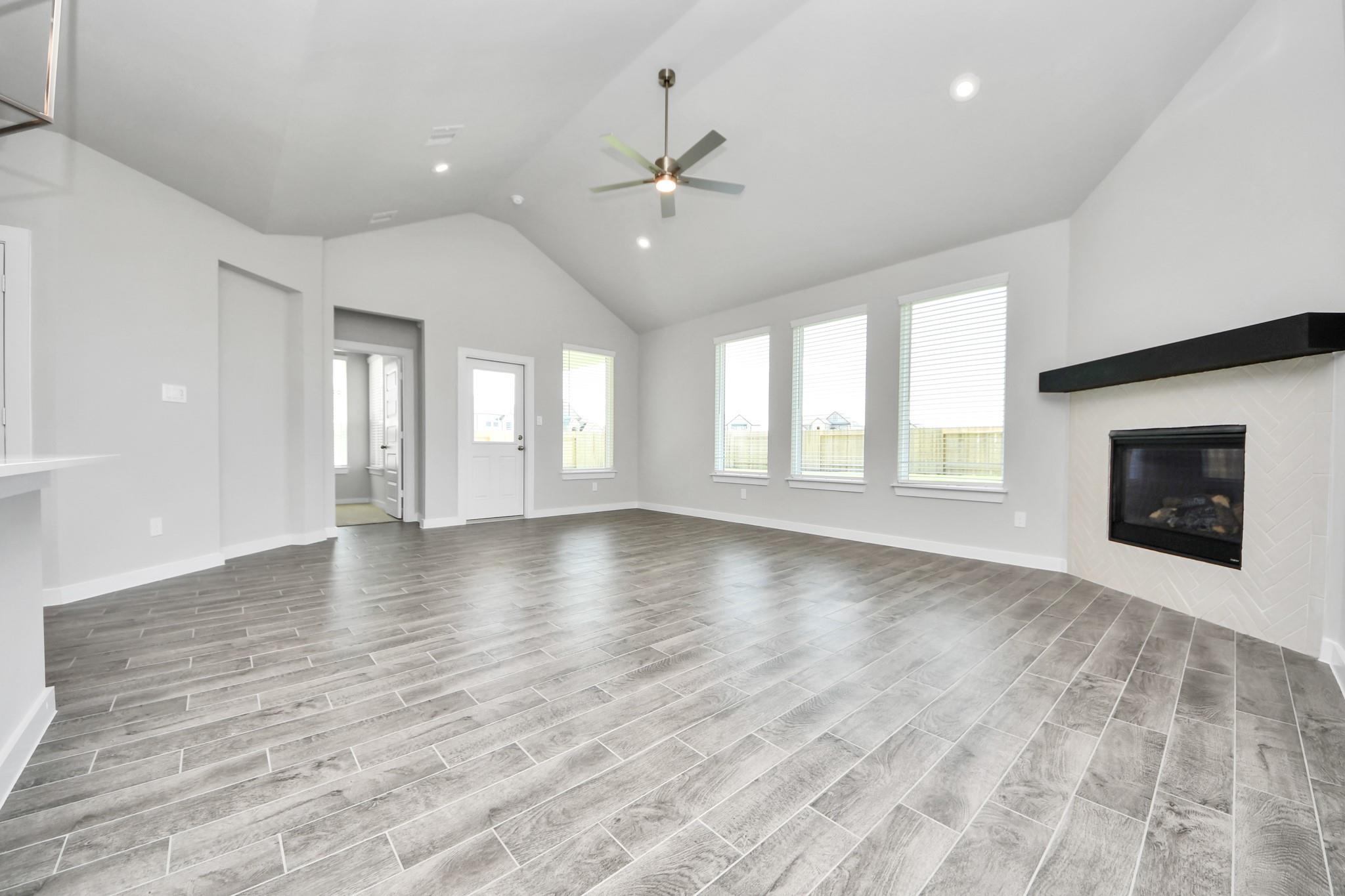 2107 Della Lakes Court